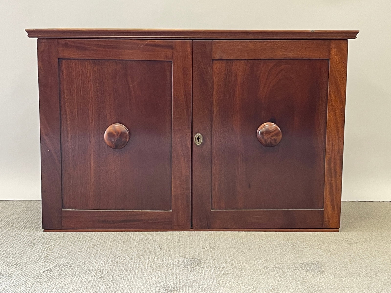 19TH C 2 DOOR HANGING CUPBOARD MAHOGANY AND PINE (1 of 6)