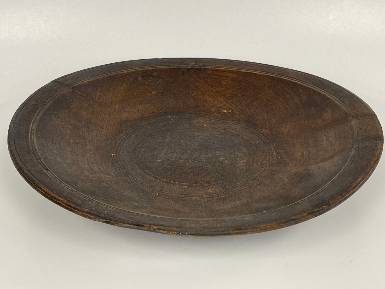 VERY EARLY BIG WOODEN CHARGER W/ UNUSUAL TURNINGS: VERY EARLY BIG WOODEN CHARGER W/ UNUSUAL TURNINGS