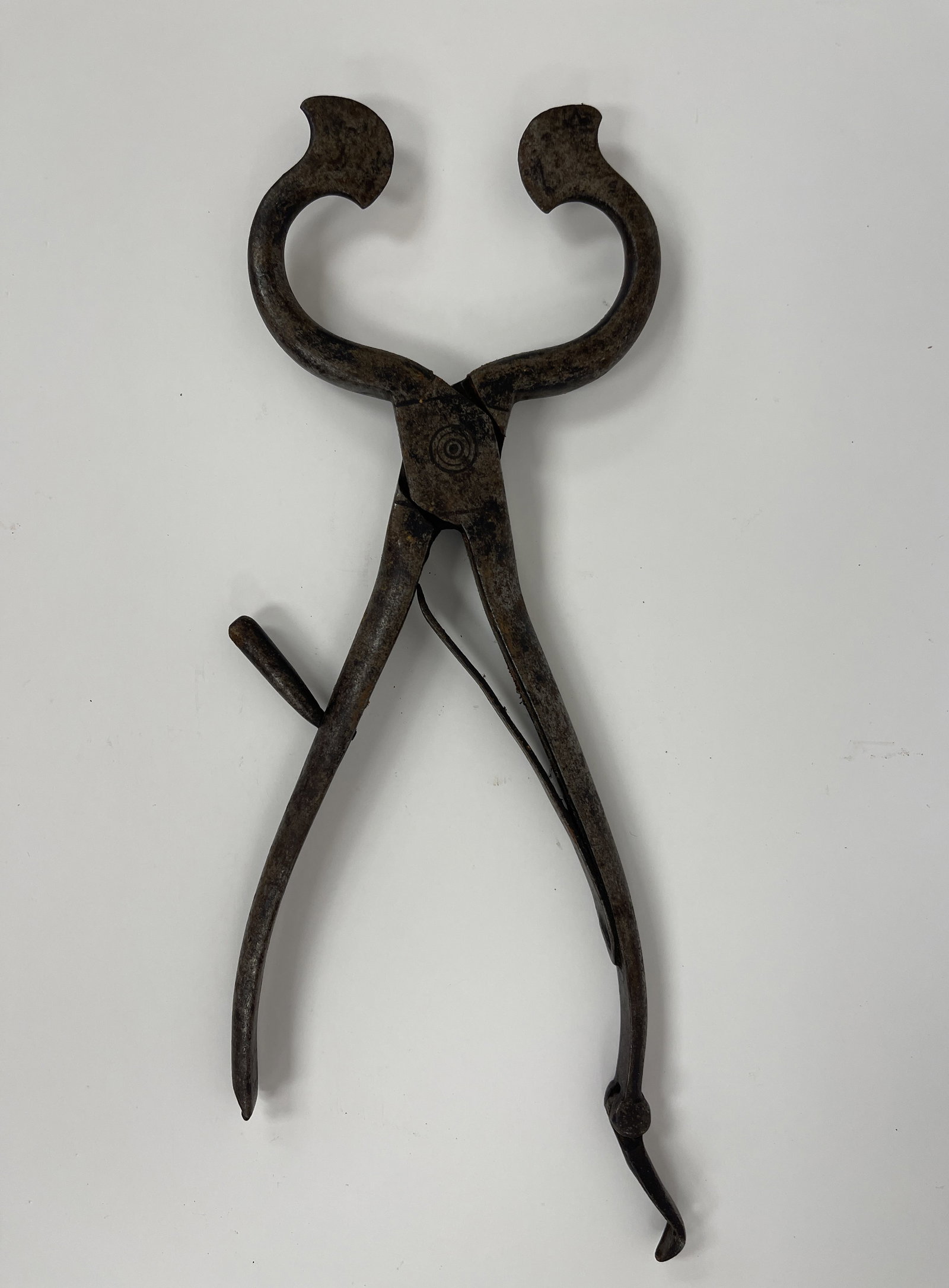 PAIR OF 18TH CENTURY, UNUSUALLY SMALL SUGAR NIPS: PAIR OF 18TH CENTURY, UNUSUALLY SMALL SUGAR NIPS