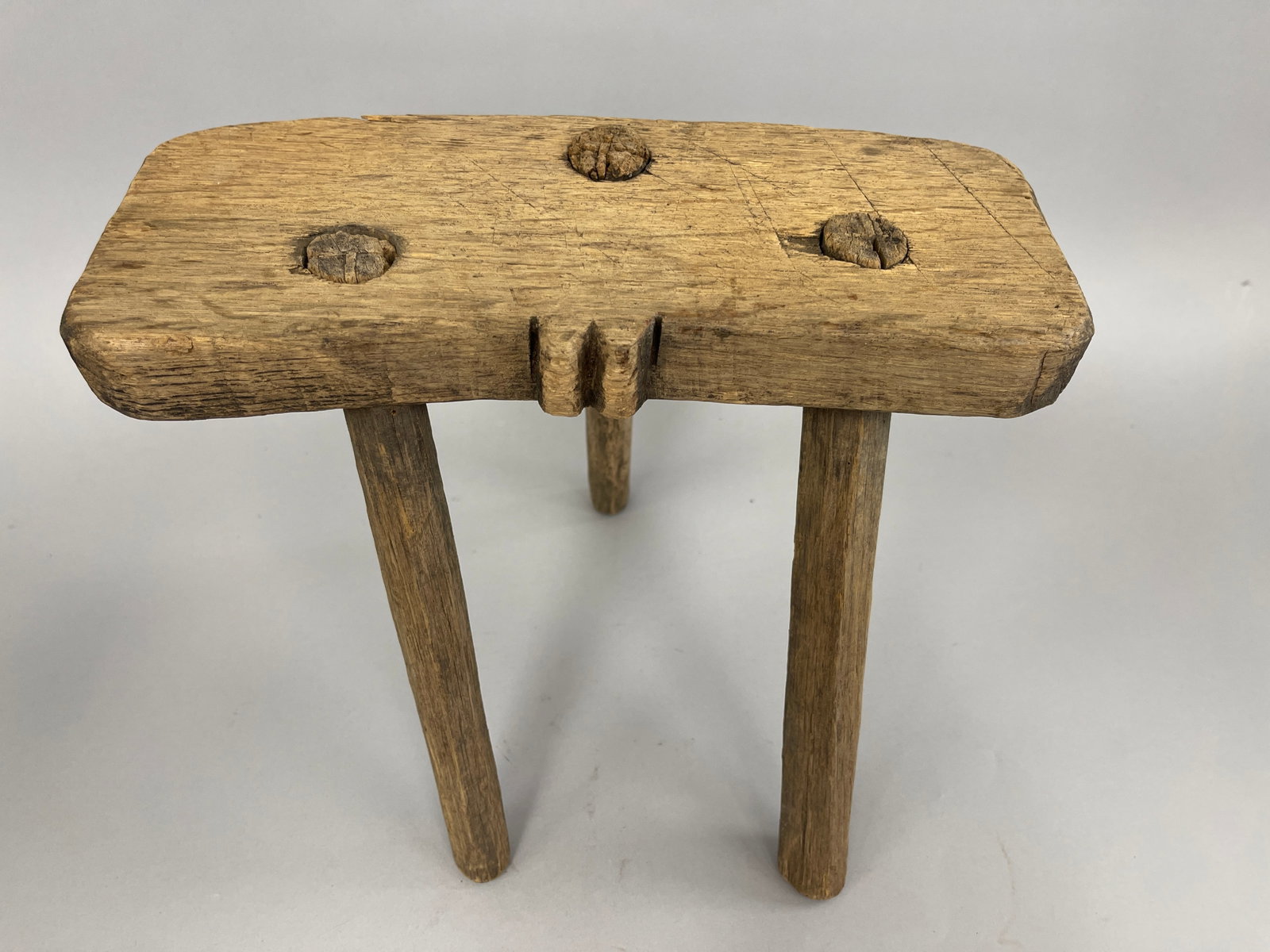 UNPAINTED MILKING STOOL IN ANCIENT PATINA: UNPAINTED MILKING STOOL IN ANCIENT PATINA