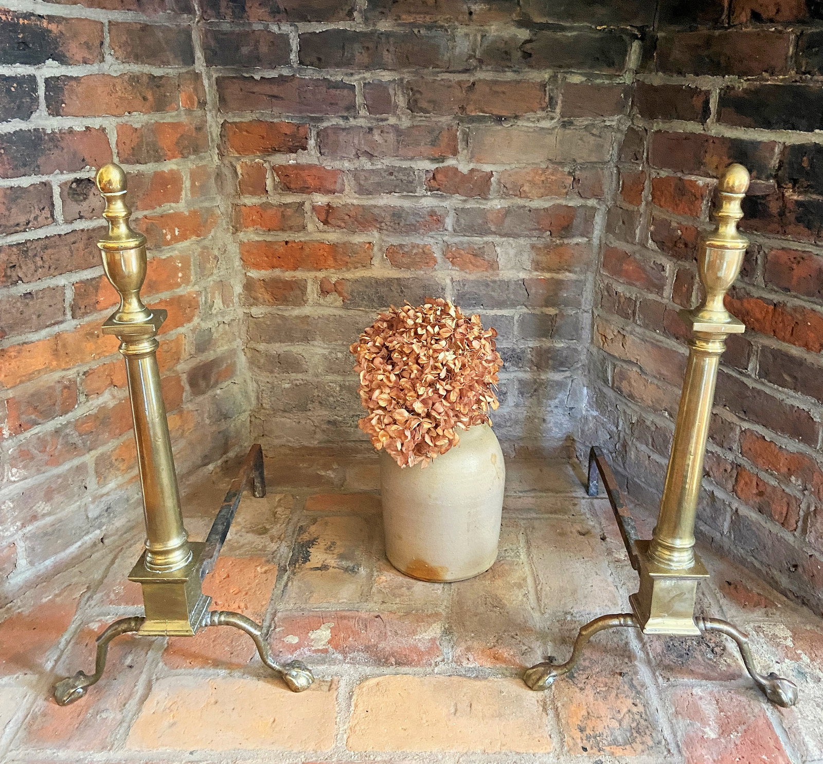 EARLY BRASS ANDIRONS MEDIUM SIZE 21" & SMALL STONEWARE: EARLY BRASS ANDIRONS MEDIUM SIZE 21" & SMALL STONEWARE CROCK 21" & 12"