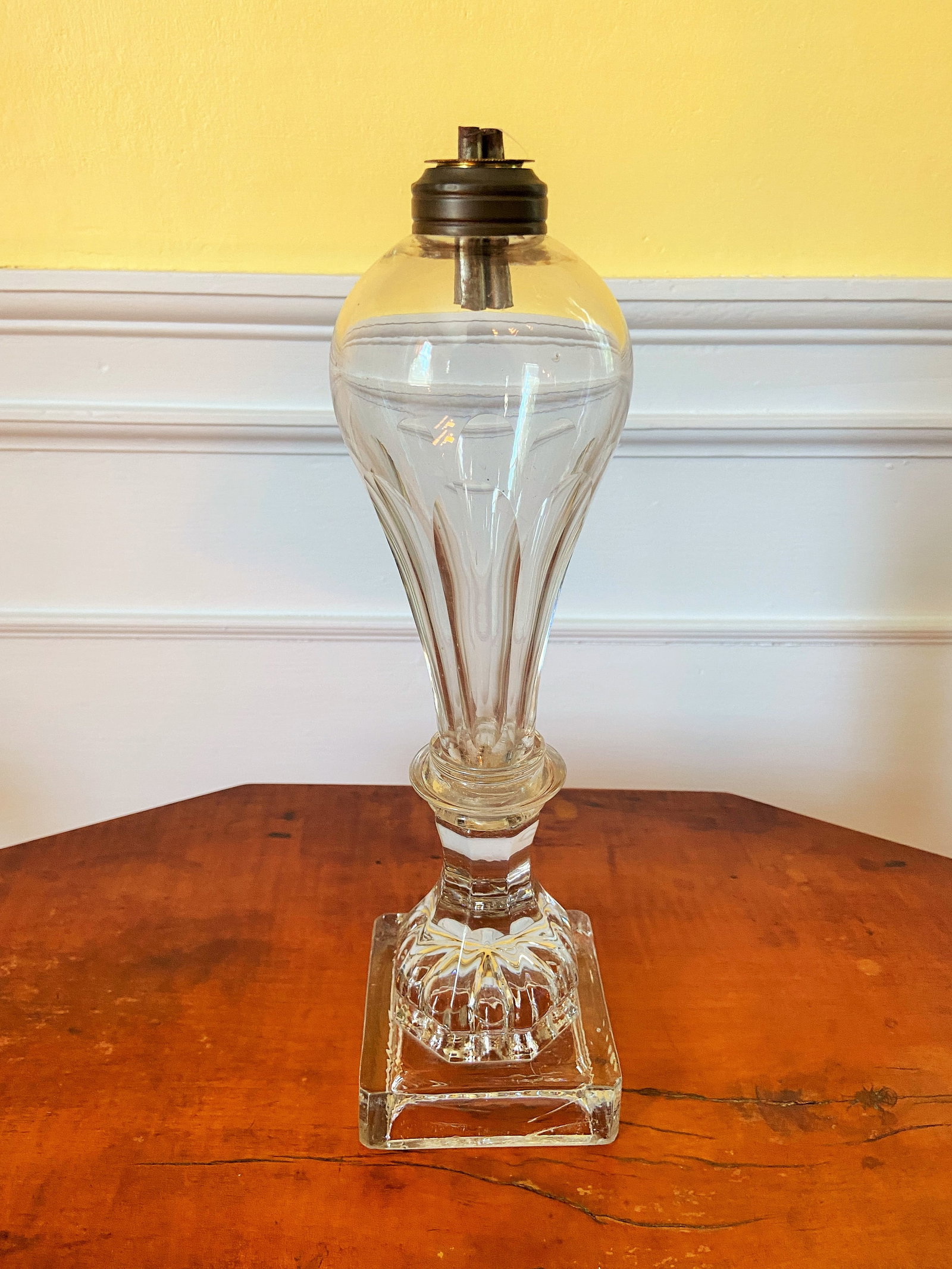 BULBOUS CLEAR GLASS OIL LAMP: BULBOUS CLEAR GLASS OIL LAMP 13"