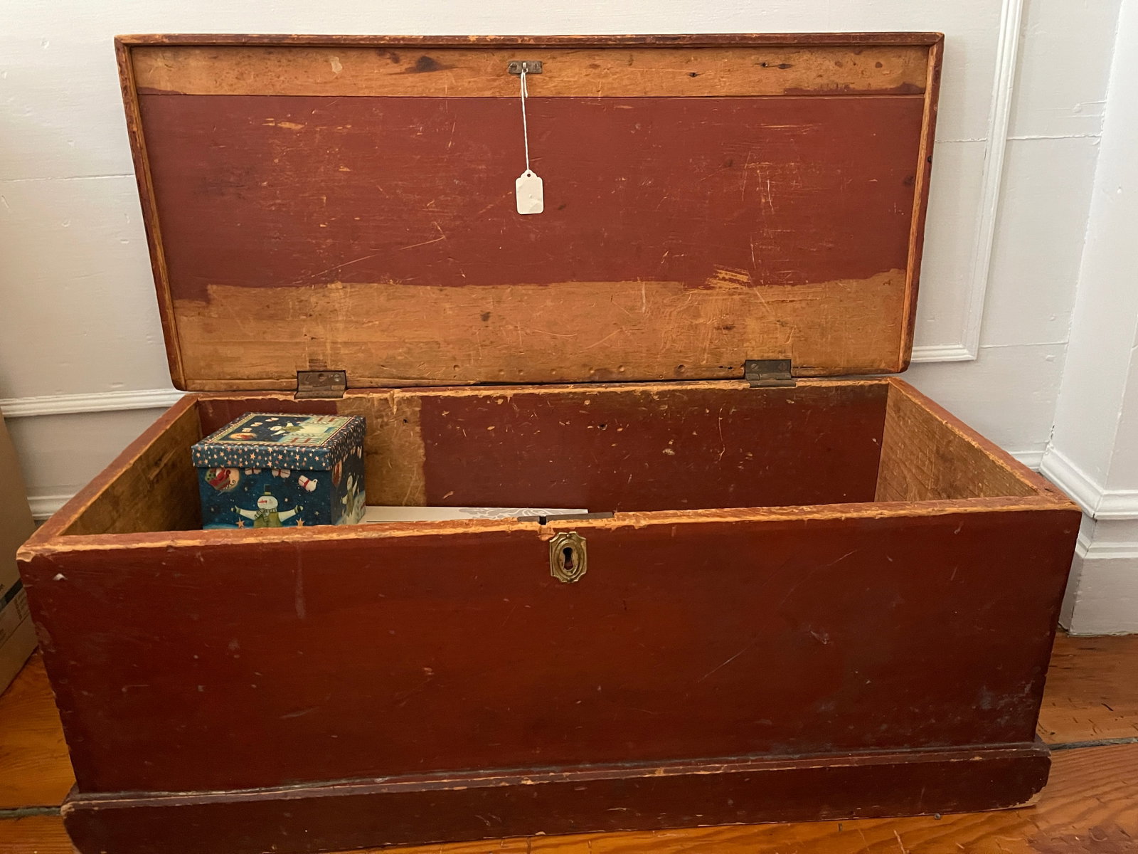 RED BLANKET CHEST - 3