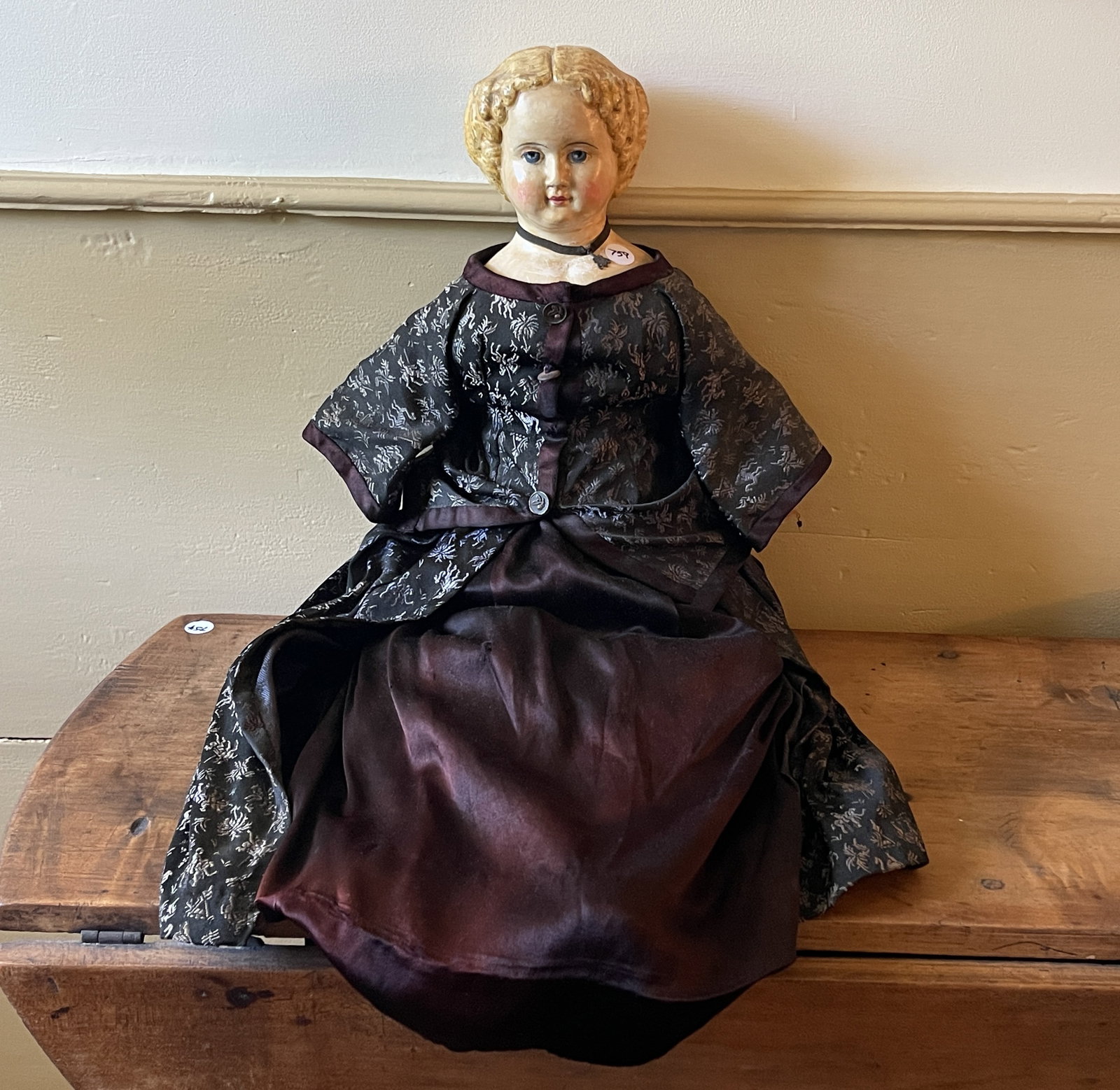 EARLY ANTIQUE DOLL (1 of 3)