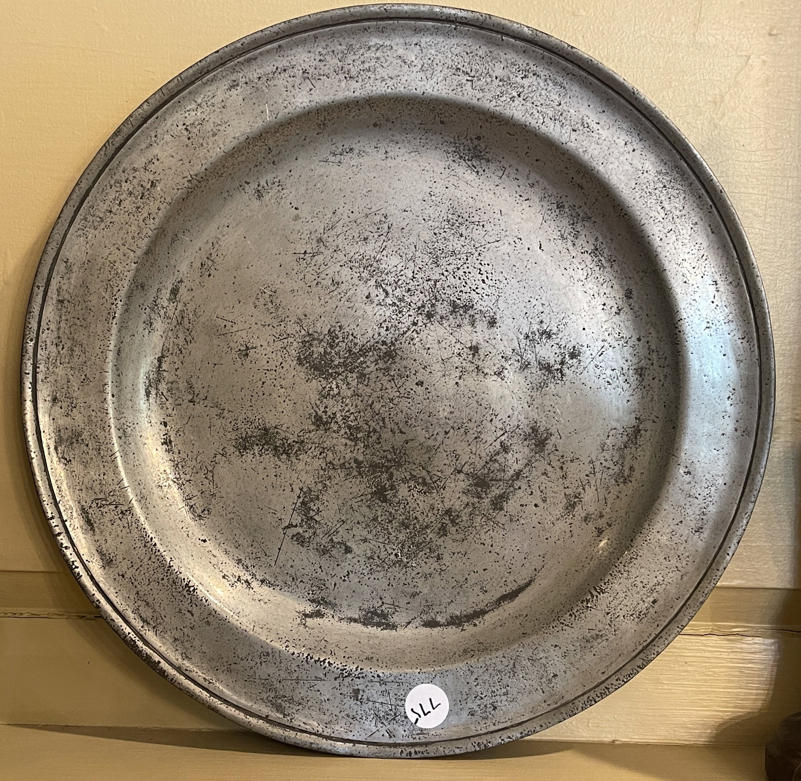SAMUEL ELLIS PEWTER PLATE: SAMUEL ELLIS PEWTER PLATE 1710-1755 12"