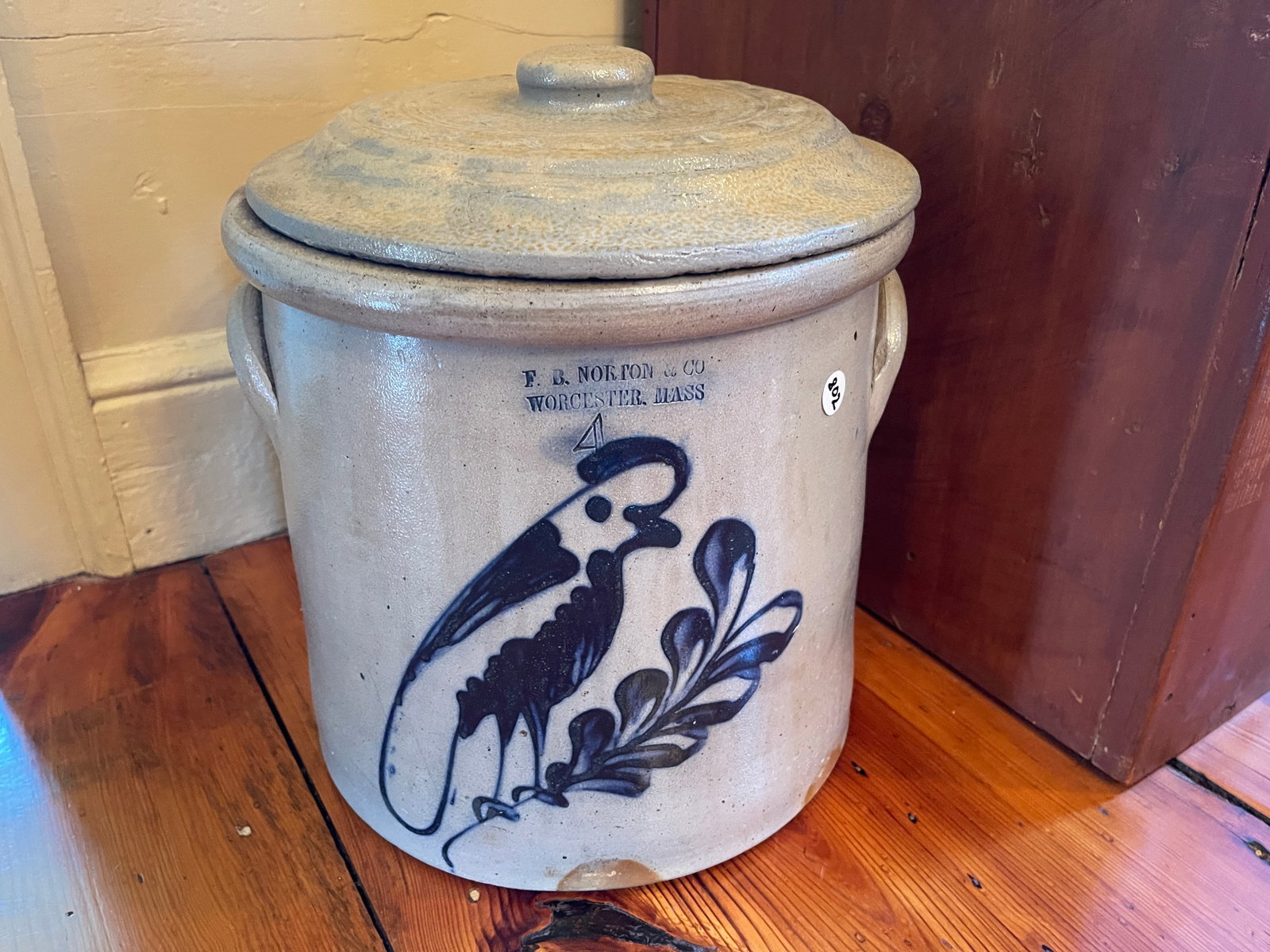 NORTON WORCESTER CROCK WITH BIRD (1 of 3)