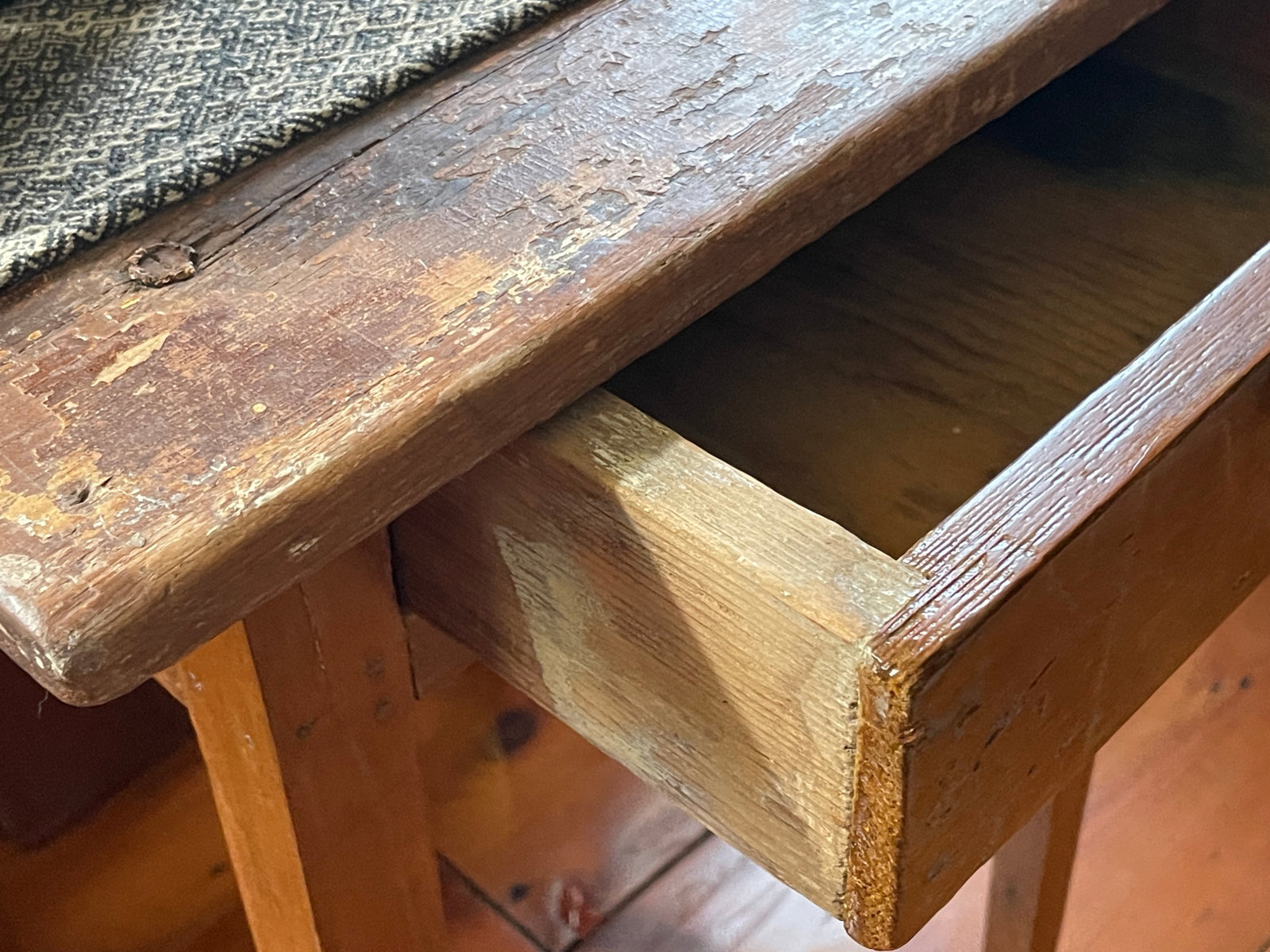 ONE DRAWER STAND - 2