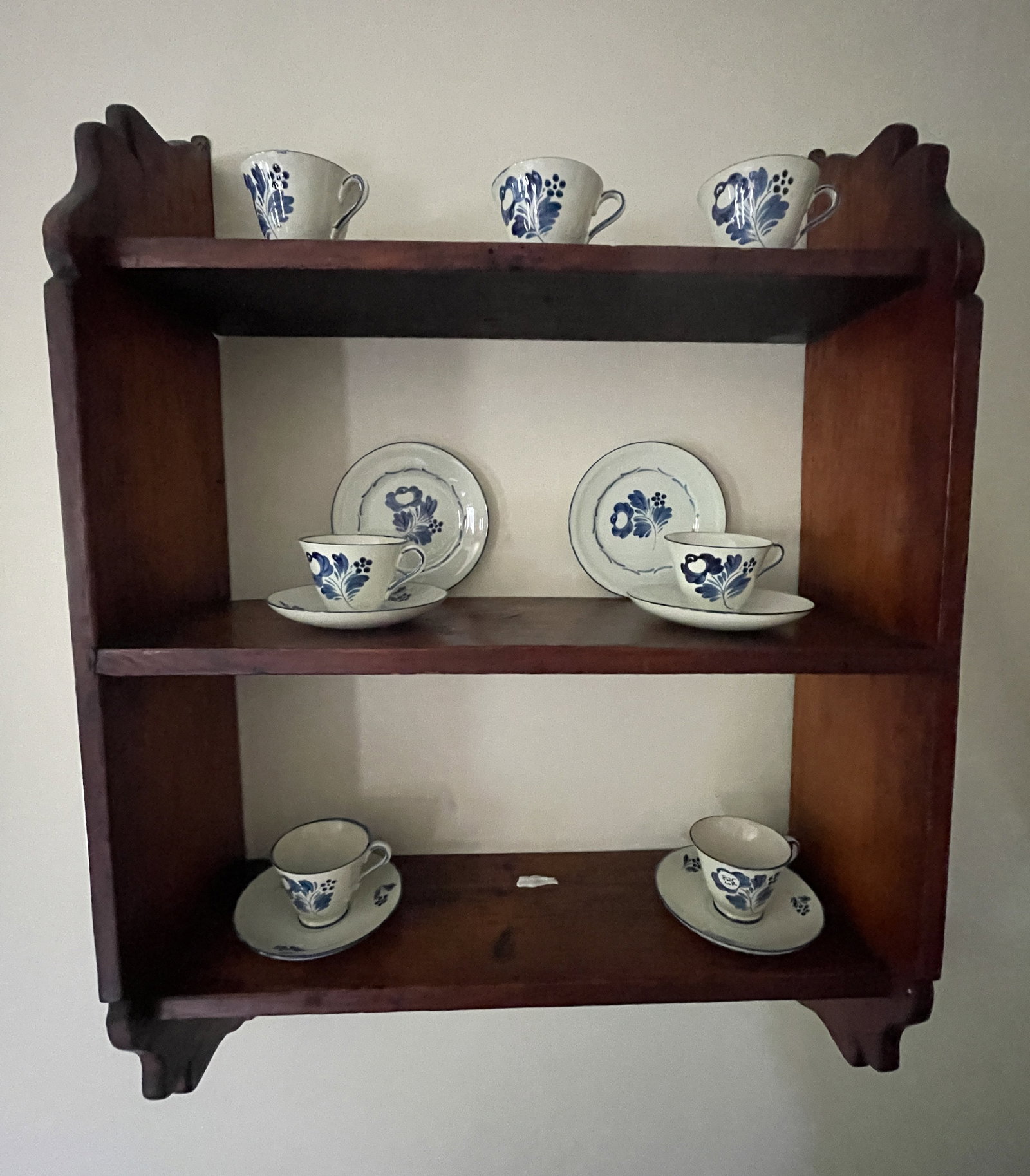 LOT OF DELFT CUPS & SAUCERS: LOT OF DELFT CUPS & SAUCERS 13 PCS