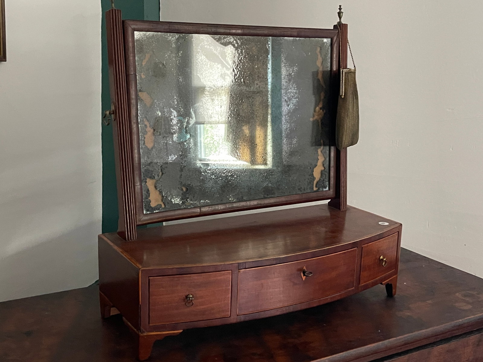 INLAID MIRRORED DRESSING STAND (1 of 2)