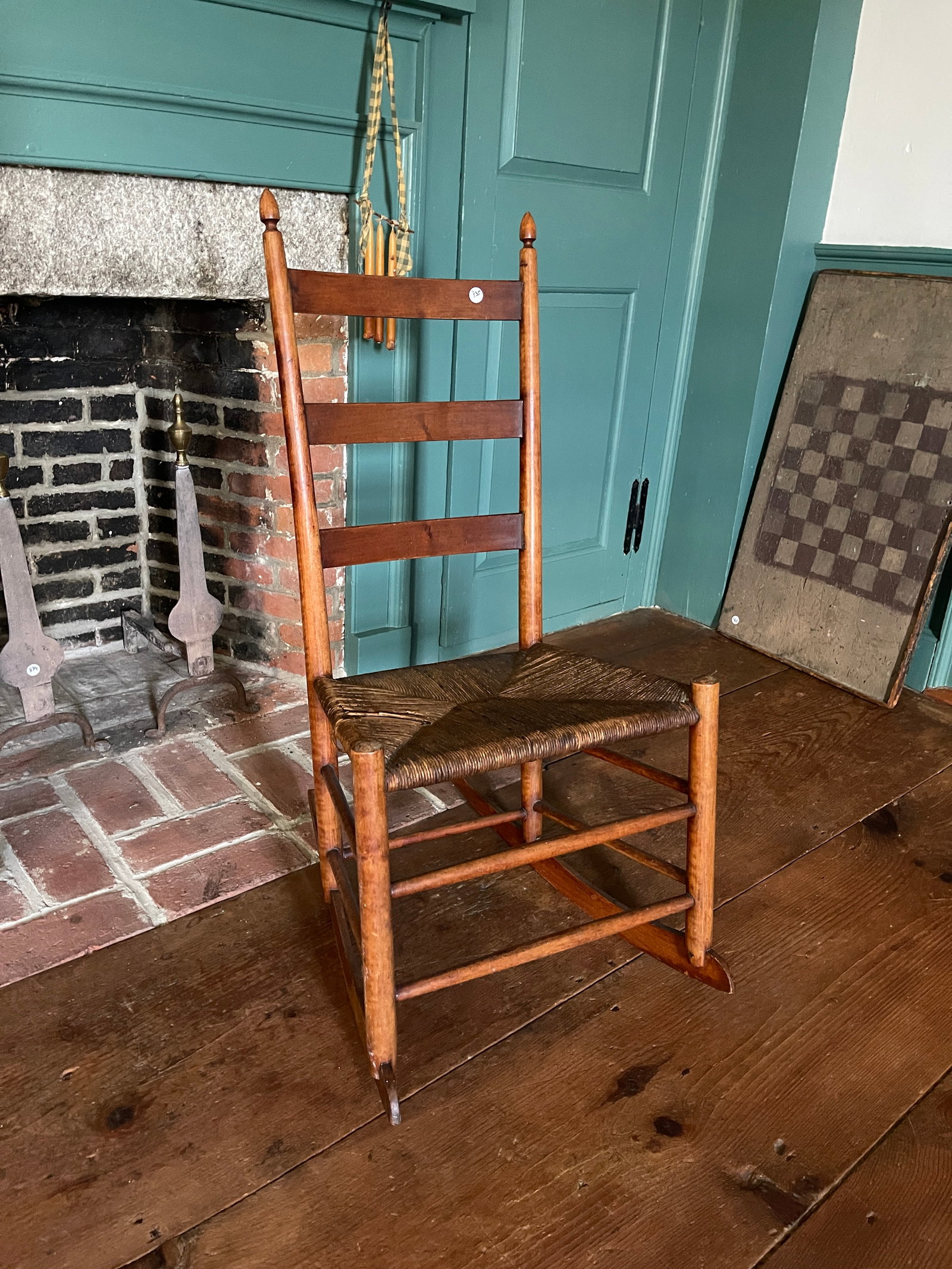 SMALL SHAKER ROCKER (1 of 1)