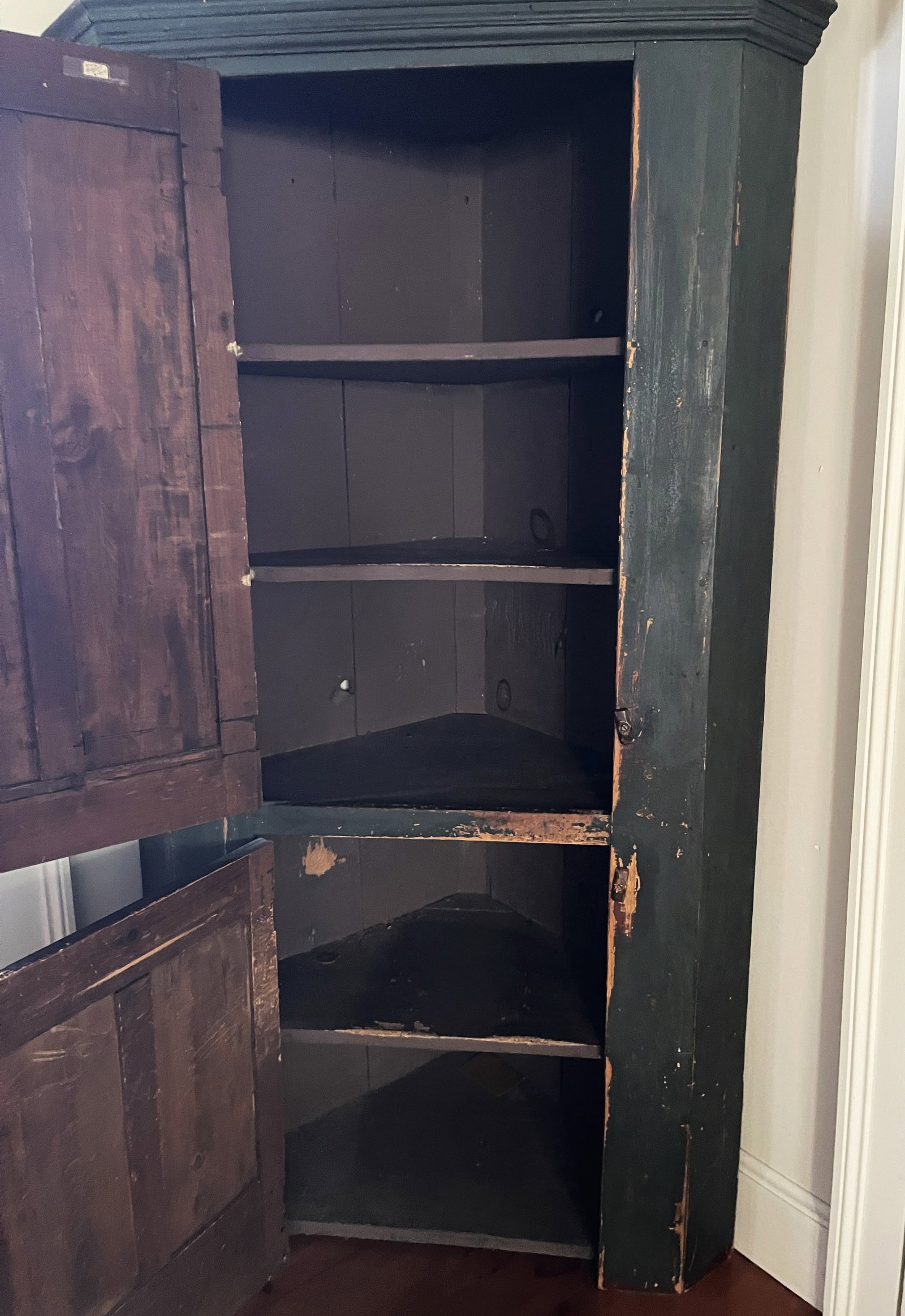 PAINTED TWO DOOR CORNER CUPBOARD - 2
