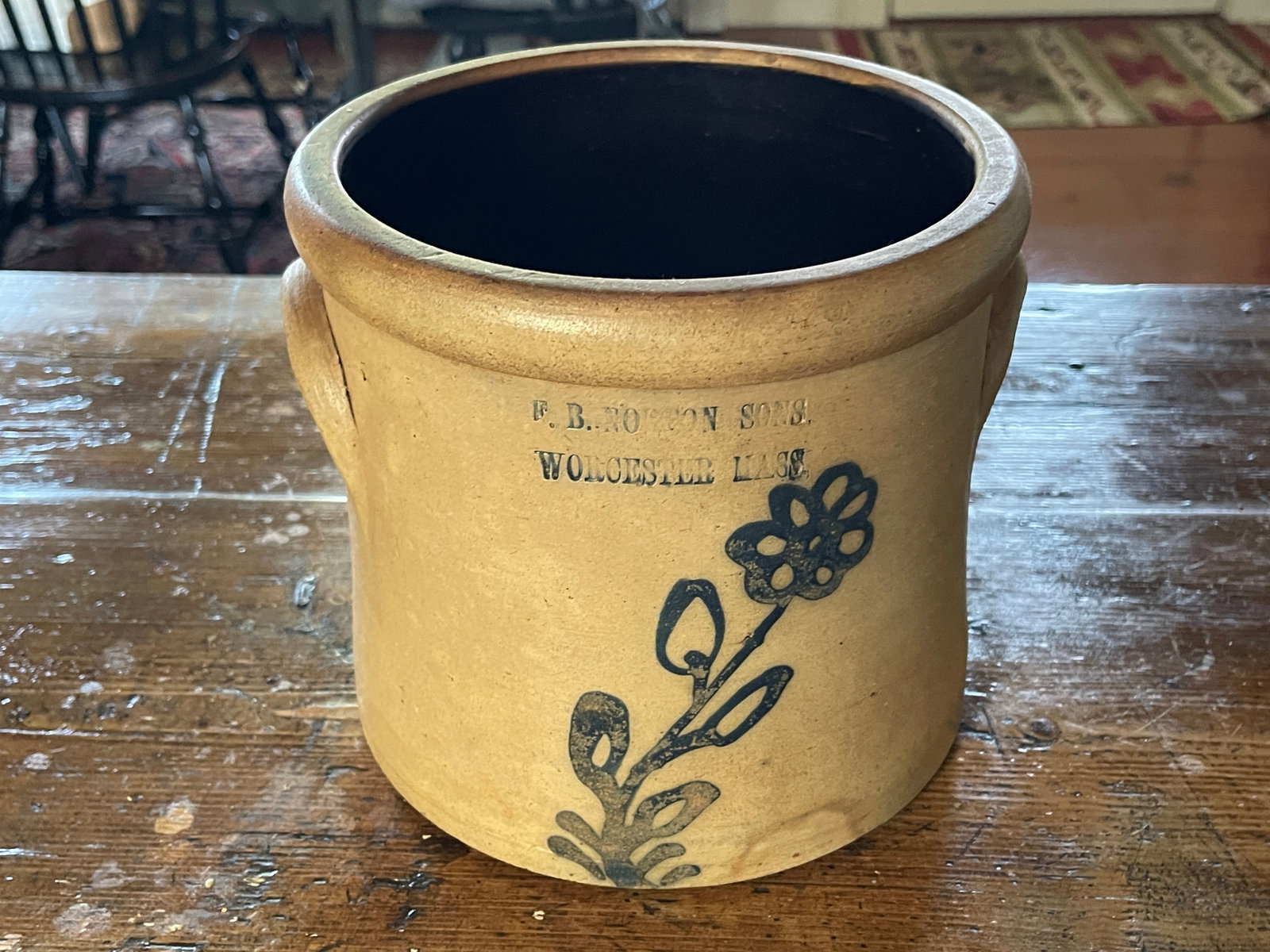 NORTON STONEWARE CROCK W/ FLOWER: NORTON STONEWARE CROCK W/ FLOWER 7" X 8"