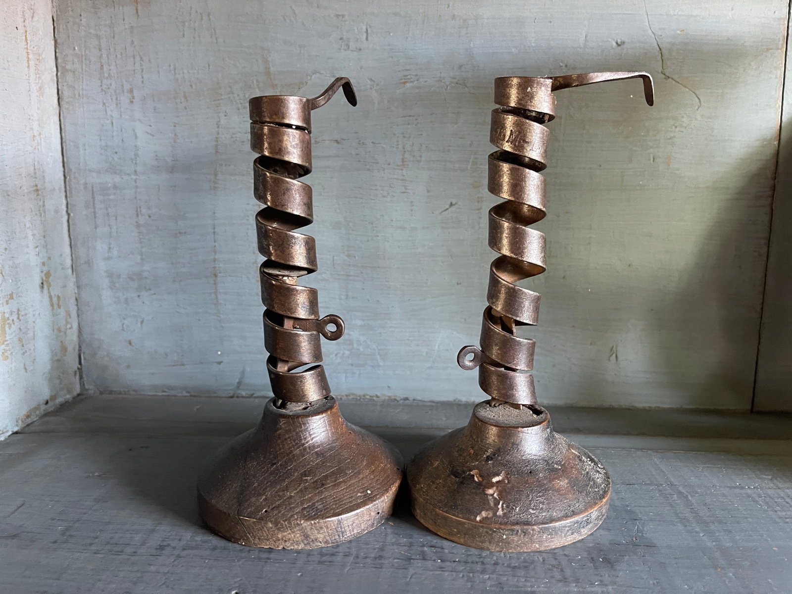 PAIR OF SCREW BASE CANDLESTICKS (1 of 2)