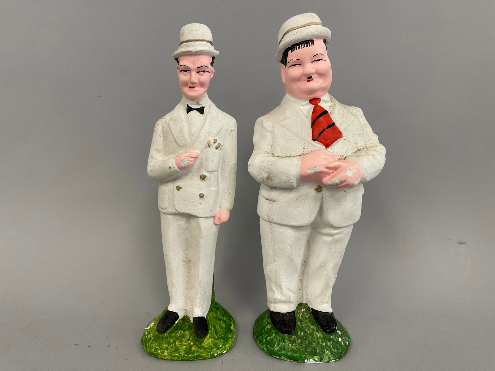 CHALKWARE STATUES OF LAUREL AND HARDY: CHALKWARE STATUES OF LAUREL AND HARDY