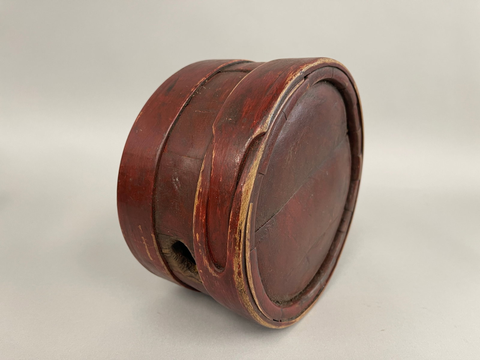PERIOD AMERICAN REVOLUTIONARY WAR WOODEN STAVED & LAP BANDED CANTEEN IN BEAUTIFUL RED PAINT (1 of 7)