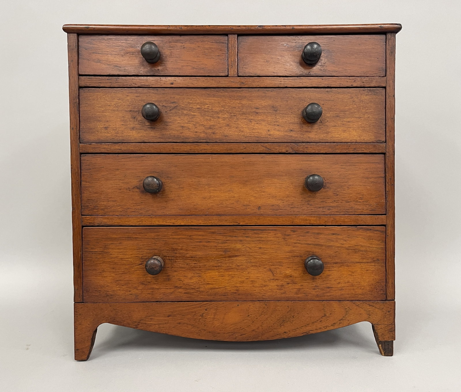 SALESMAN'S SAMPLE LOVELY LITTLE MINATURE CHEST (1 of 8)