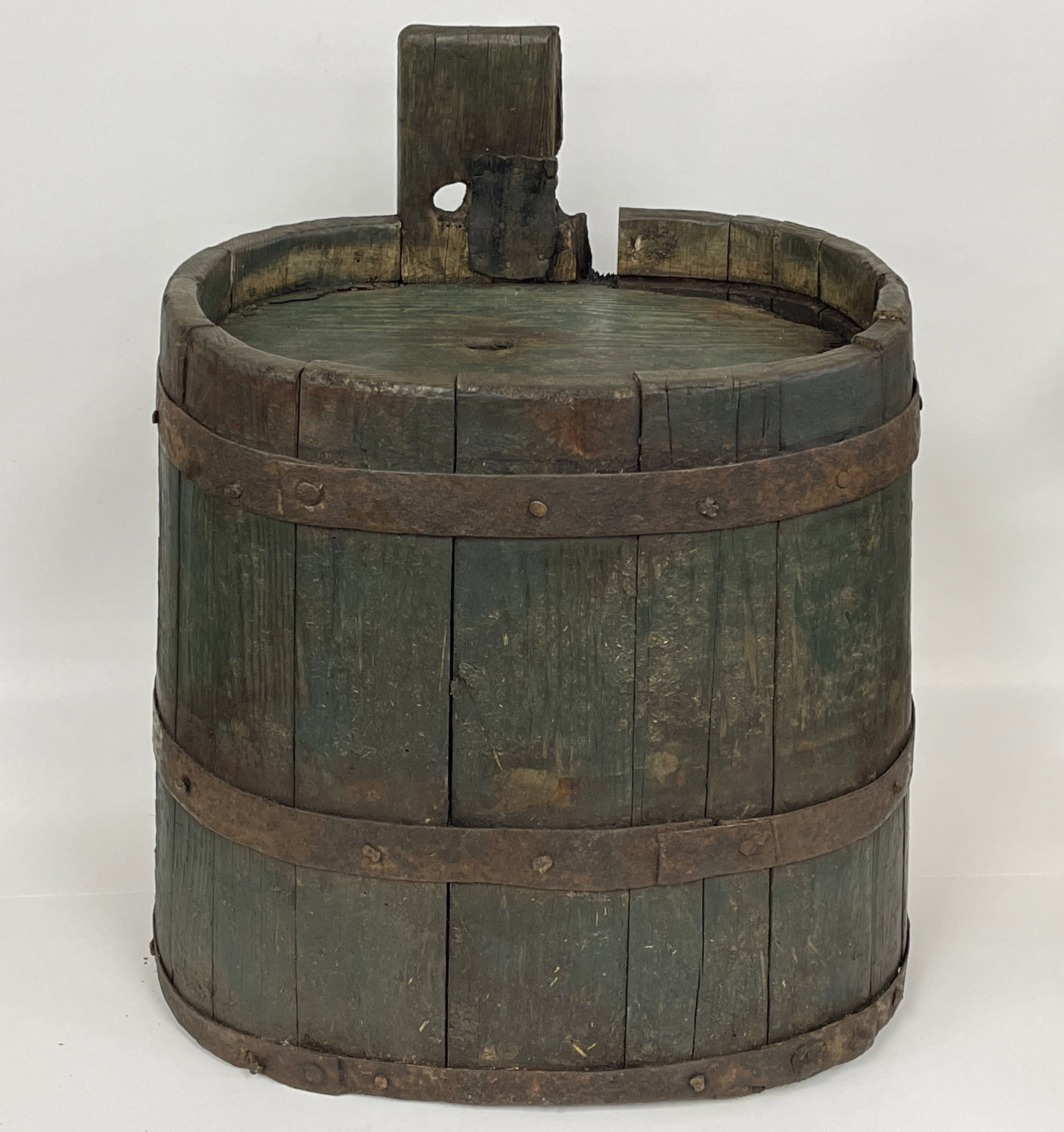 VERY EARLY IRON BANDED WHALEBOAT WATER CASK IN OLD BLUE-GREEN PAINT (1 of 6)