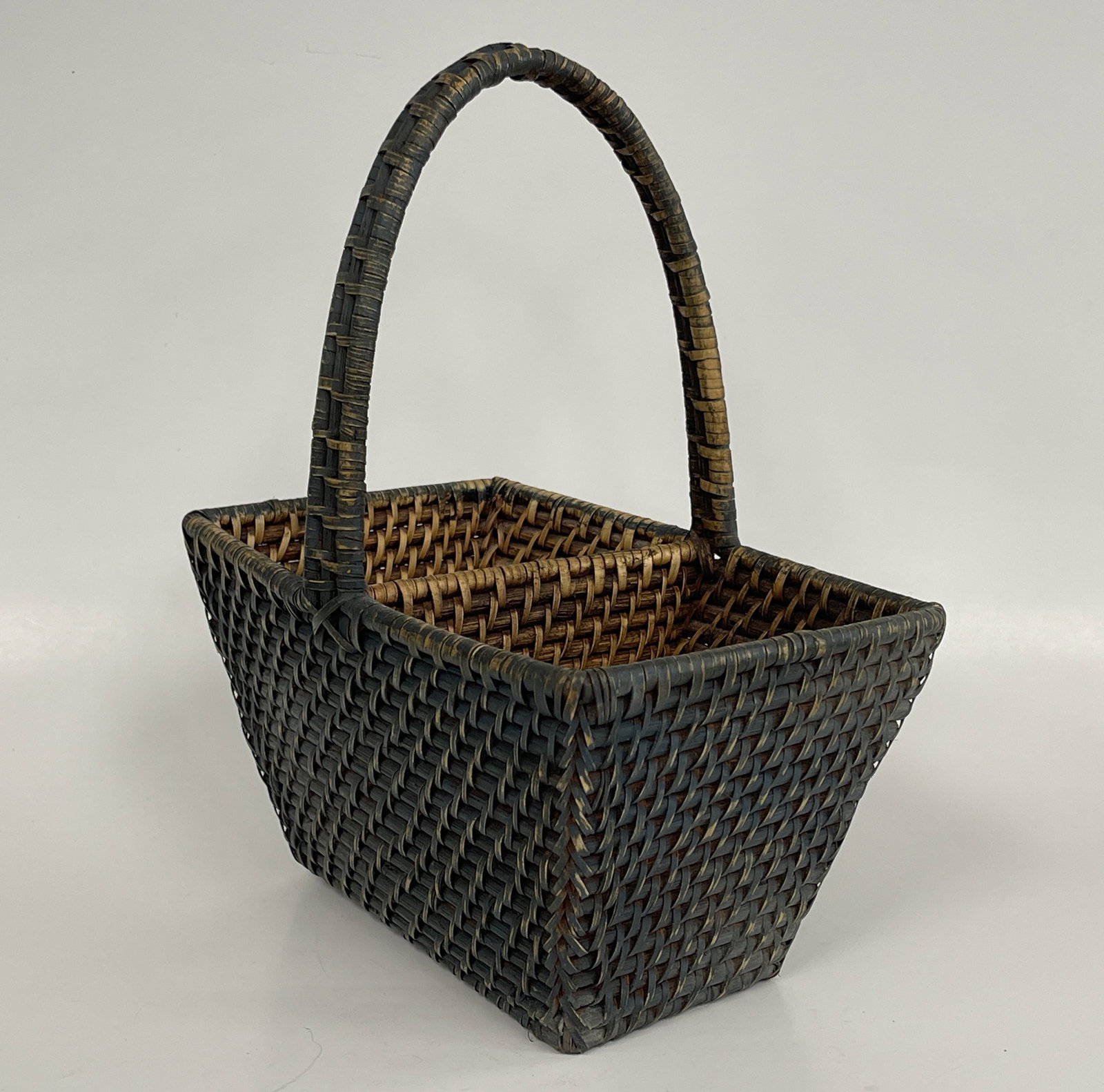 RARE WOVEN DOUBLE-COMPARTMENT KEY BASKET IN OLD COLOR BLUE: RARE WOVEN DOUBLE-COMPARTMENT KEY BASKET IN OLD COLOR BLUE