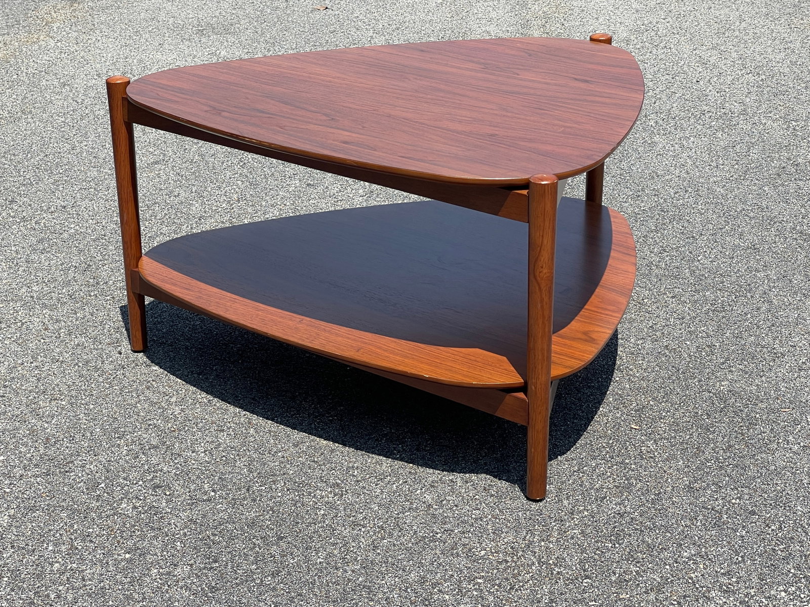 WILLIAM SONOMA TABLE (1 of 3)