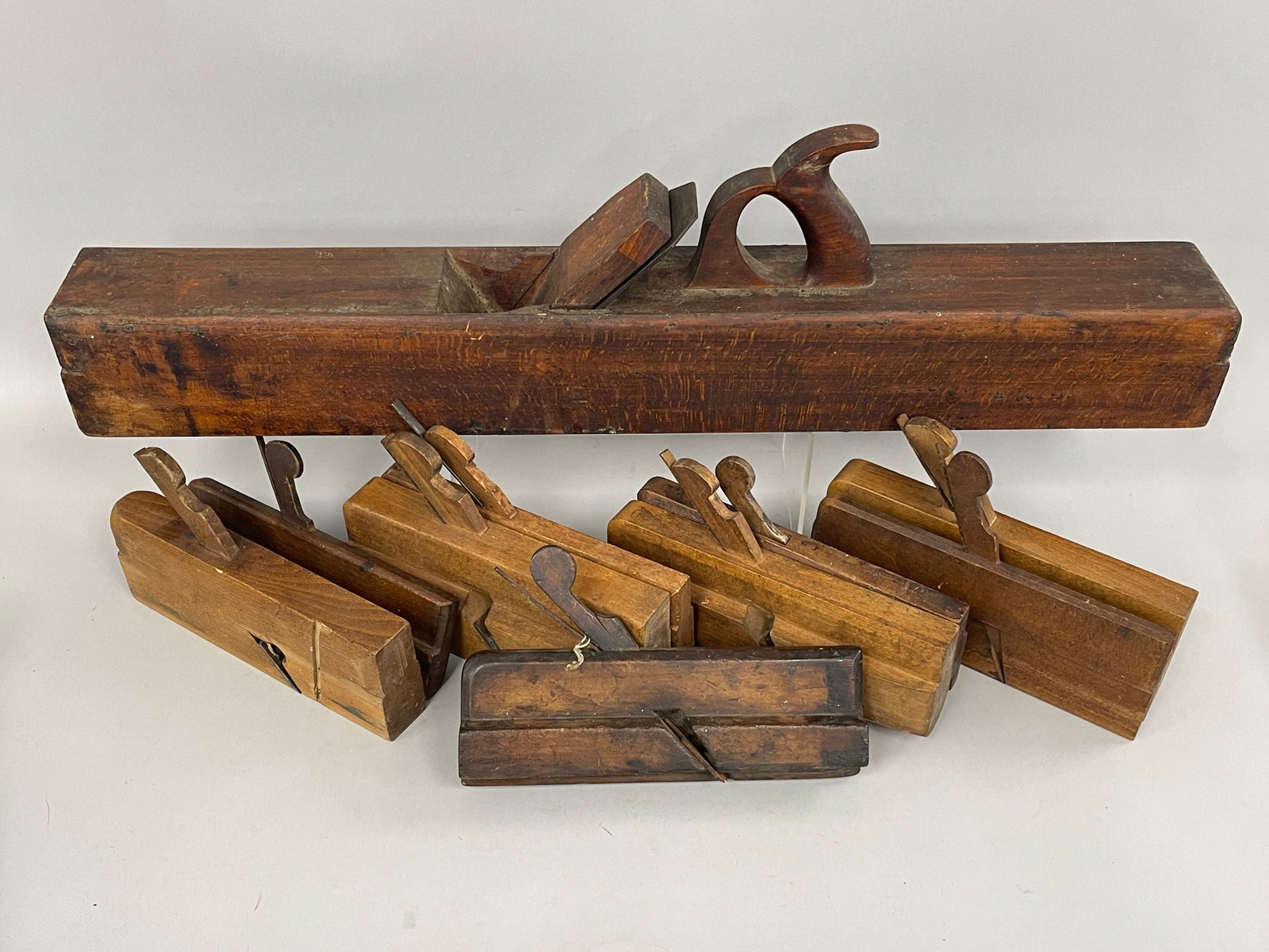 GROUPING OF EARLY WOODEN BLOCK PLANES (1 of 6)