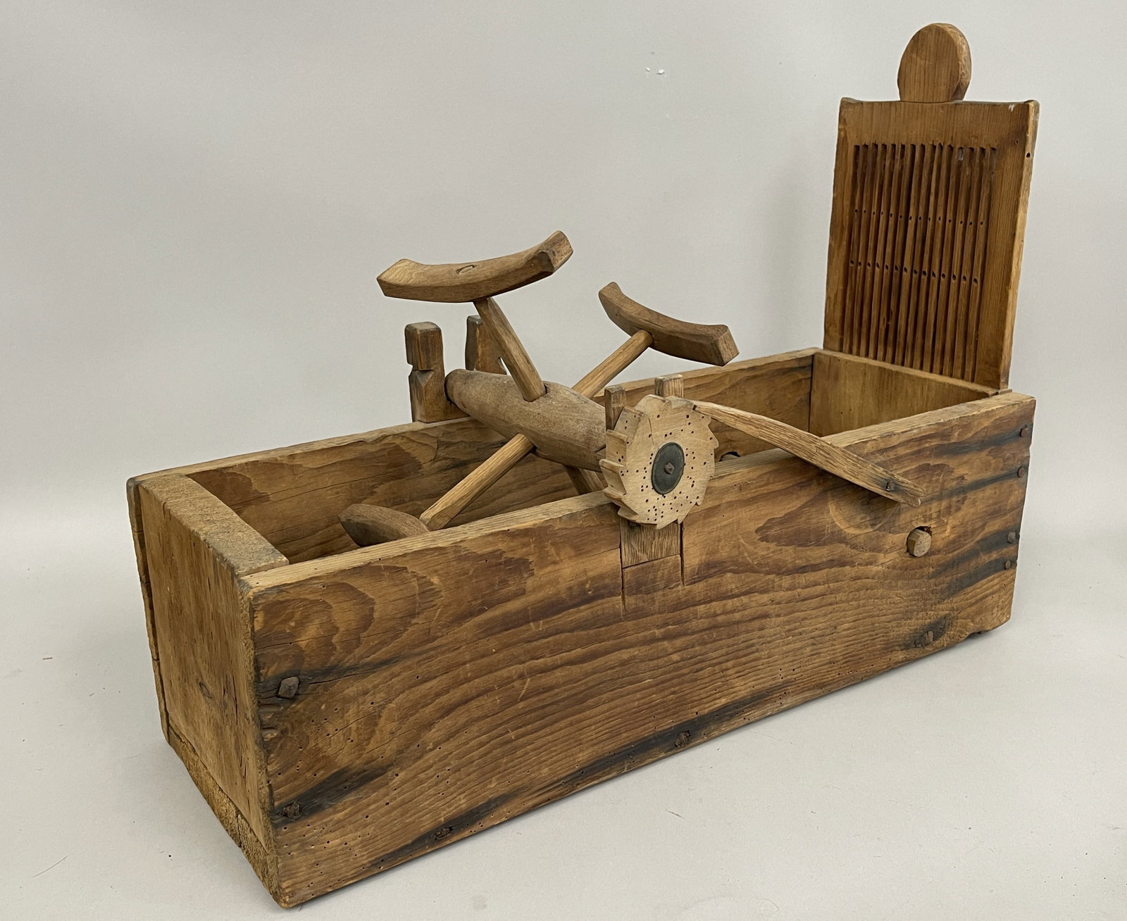 RARE TABLE TOP LOOM: RARE TABLE TOP LOOM IN WORKING ORDER, ROSEHEAD NAILS, ORIGINAL SURFACES