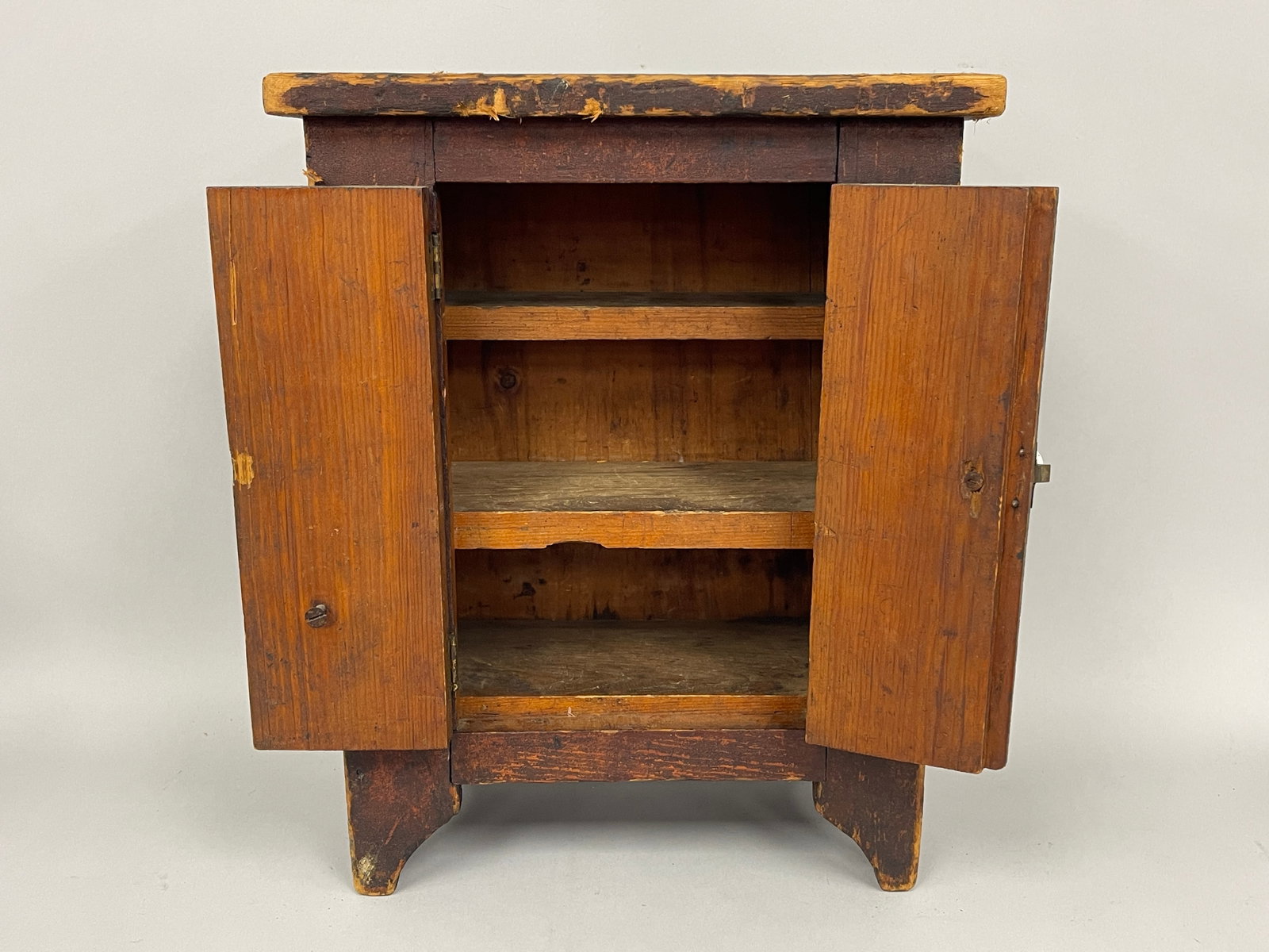 SMALL TWO DOOR CUPBOARD - 4