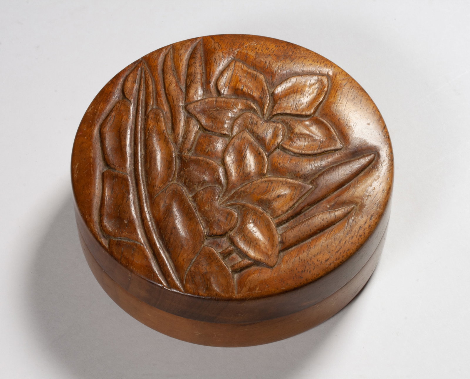 1930s Hawaiian Carved Koa Wood Box - Wood Rose Shop: Beautifully hand-carved Koa wood box from The Wood Rose Shop of Honolulu, Hawaii. Circa 1938. The Wood Rose Shop was opened in 1938, in the Newton Building, 2107 Kalakaua Ave. by Katherine Reid and Fr