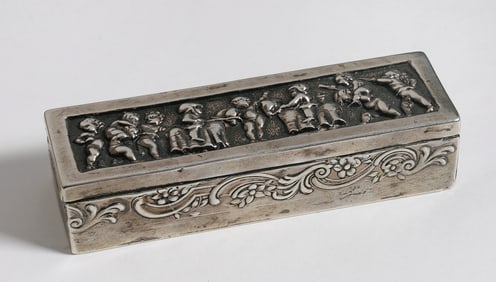 Silver Snuff Box with Cherubs - Augsburg 18th Century