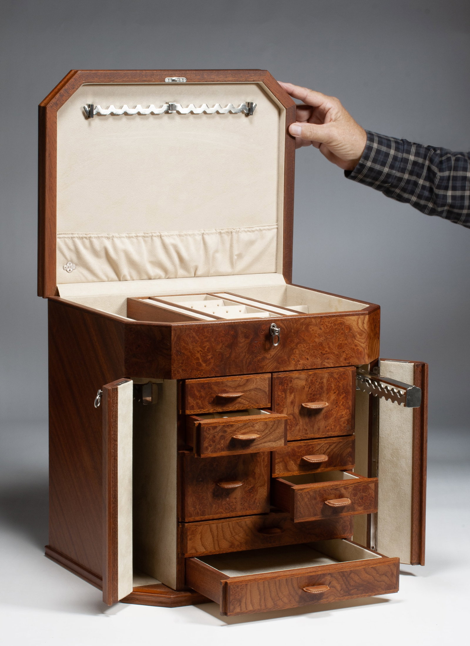 Agresti Firenze Italian Briarwood Jewelry Chest: Fine and large locking jewelry chest in Polished Briarwood and Mahogany. Matte finish and Ultrasuede lining. With two side necklace bars, lockable doors, eight drawers and a hinged top compartment. Wi