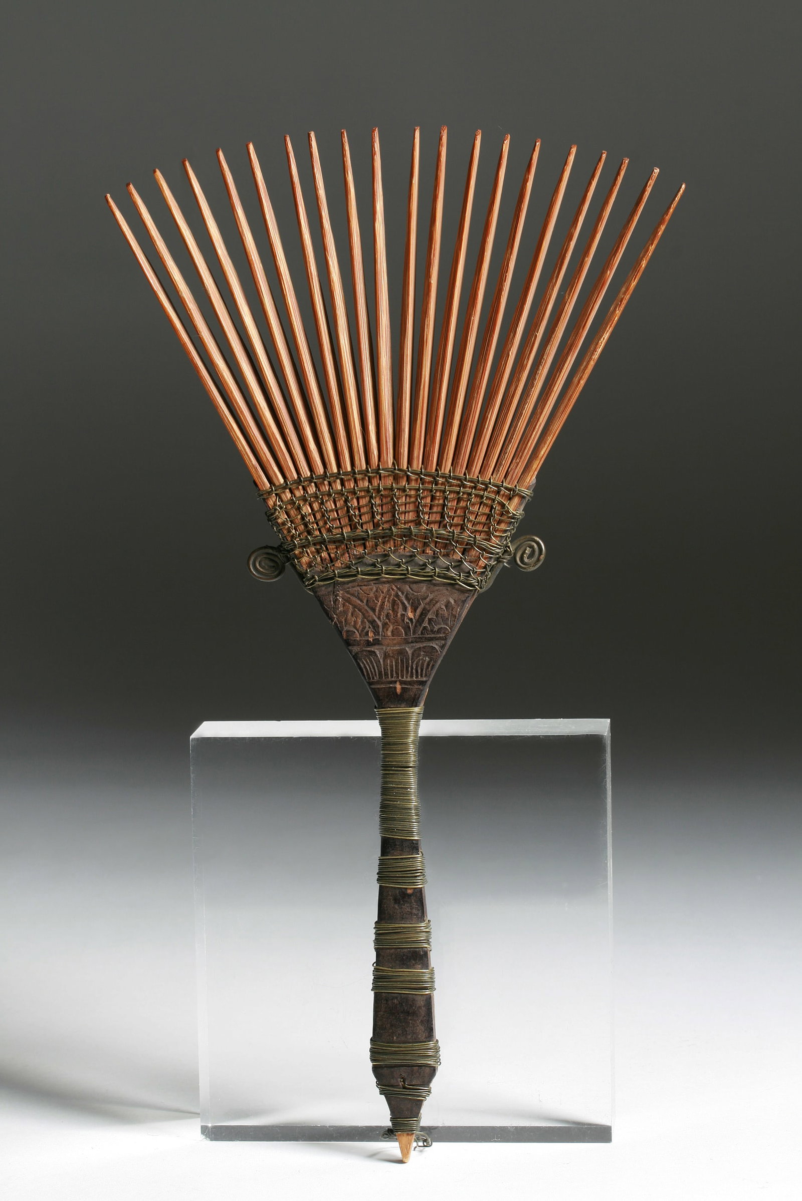 Antique Balinese Ornamental Hair Comb - Indonesia 19th - 20th Century: Finely made antique comb (for hair decoration during ceremonial dance). Bali, Indonesia. The handle made of hardwood, decorated with traditional carved Balinese architectural designs and wrapped with 