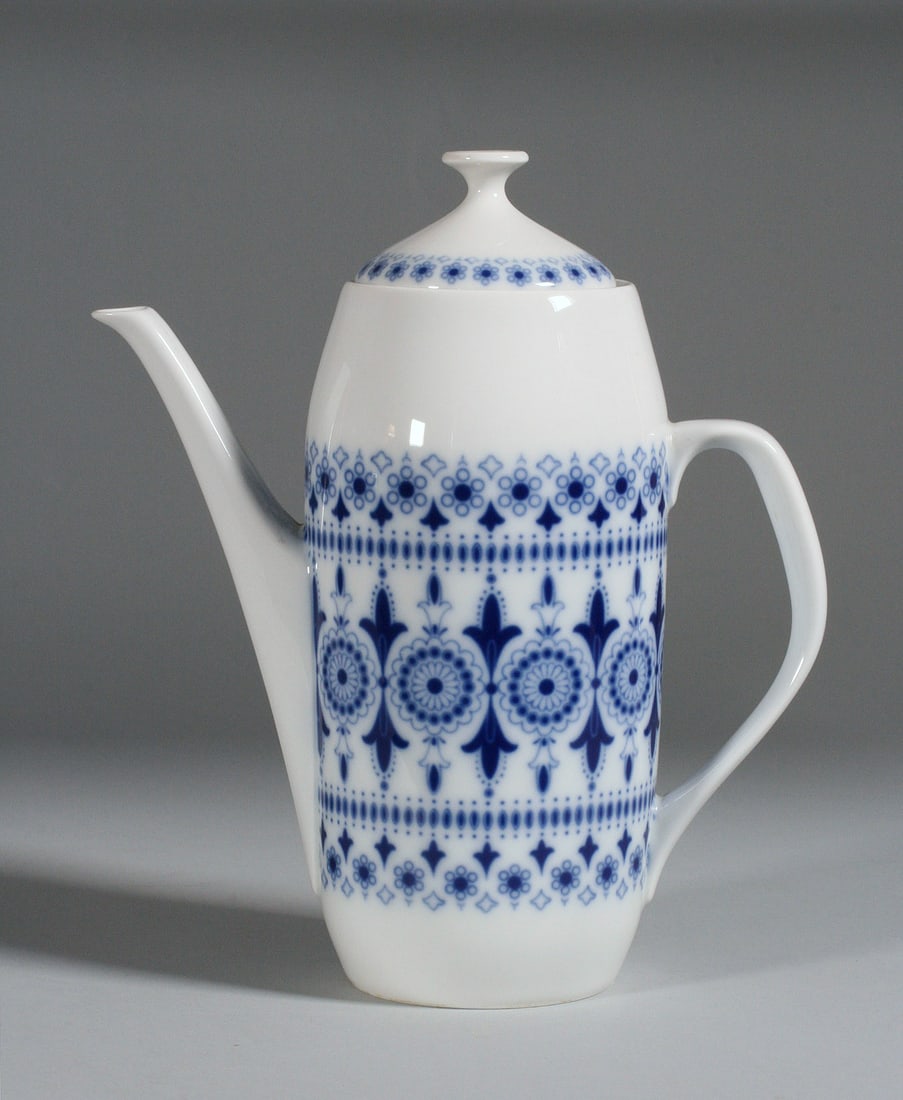 Art Moderne Porcelain Teapot - Hutschenreuther MCM: Tall blue and white glazed porcelain teapot, designed in the modernist style and made by Hutschenreuther Porcelain Works of Honenberg, Germany. Circa 1940’s - 1950’s / Mid 20th Century. Signed wit