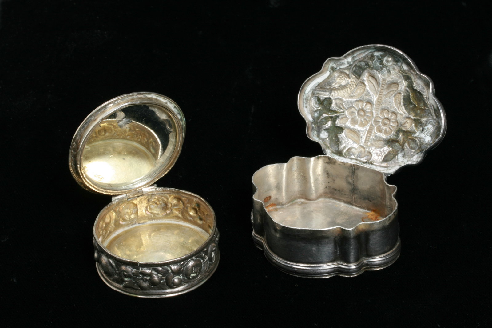 Two Antique Silver Pill Boxes - 3