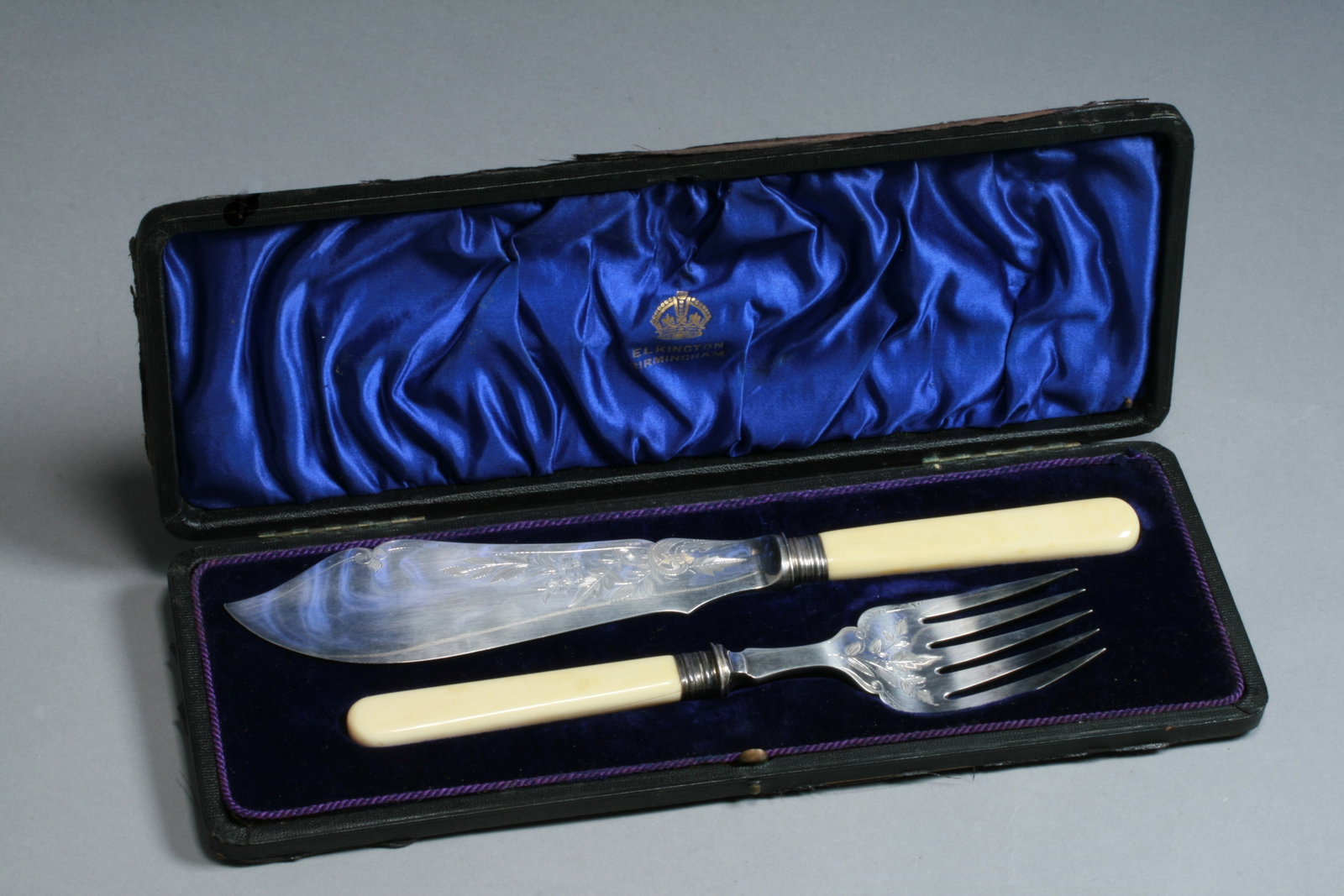 Elkington & Co Silver-Plated Cased Fish Servers w/ Box: A silver plated fish serving set by Elkington & Co. of Birmingham, England. 19th century. In their original presentation fitted case. The case with the company imprint in gold on the blue satin lining