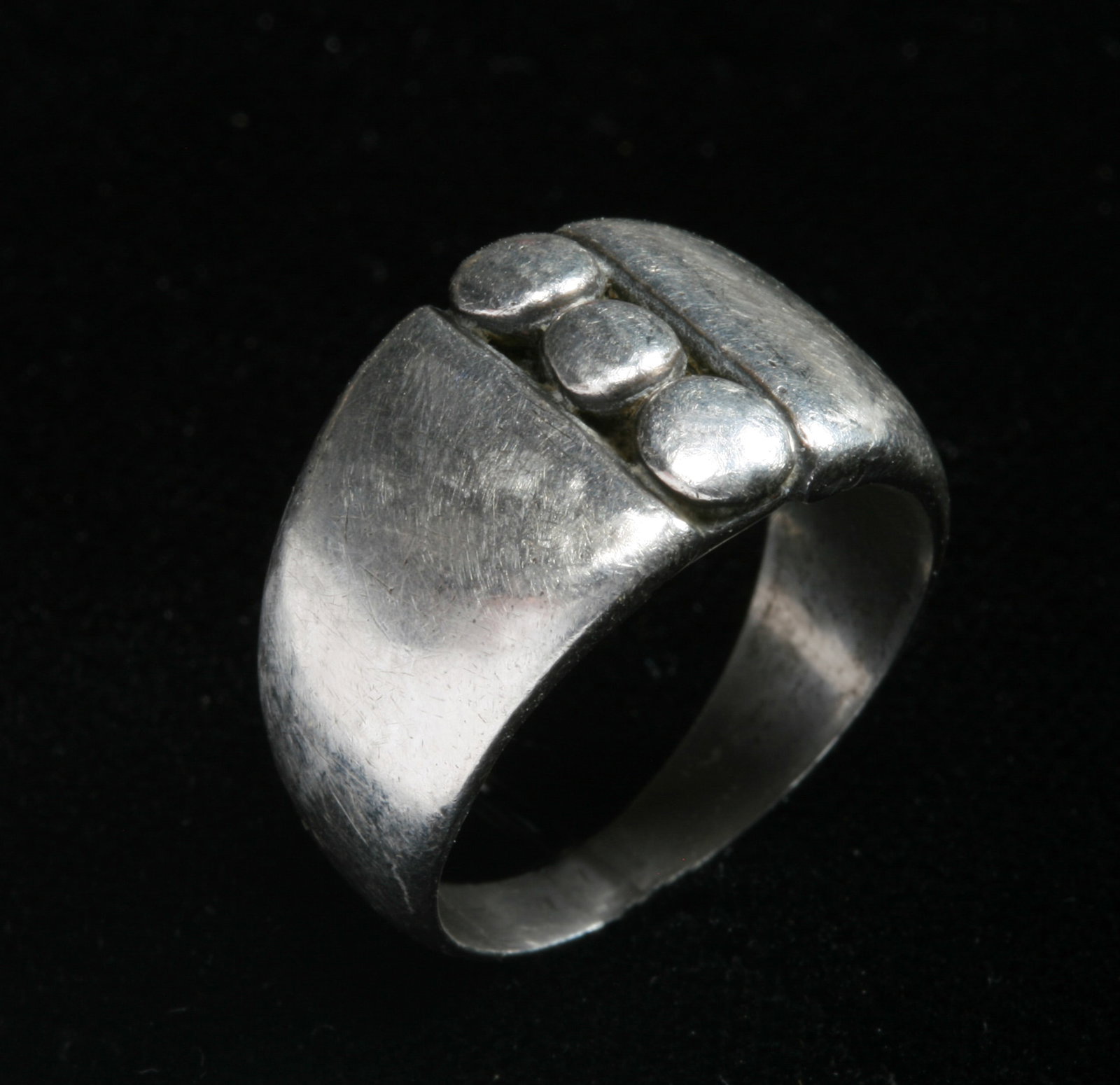 Hector Aguilar 990 Silver Ring - Mexican 1940's: A Mexican .990 fine silver ring by Hector Aguilar. Circa 1940's. Marked with a stamped 990 on the interior. This is an early example of Hector Aguilar jewelry. Made in fine 990 silver it is not stampe