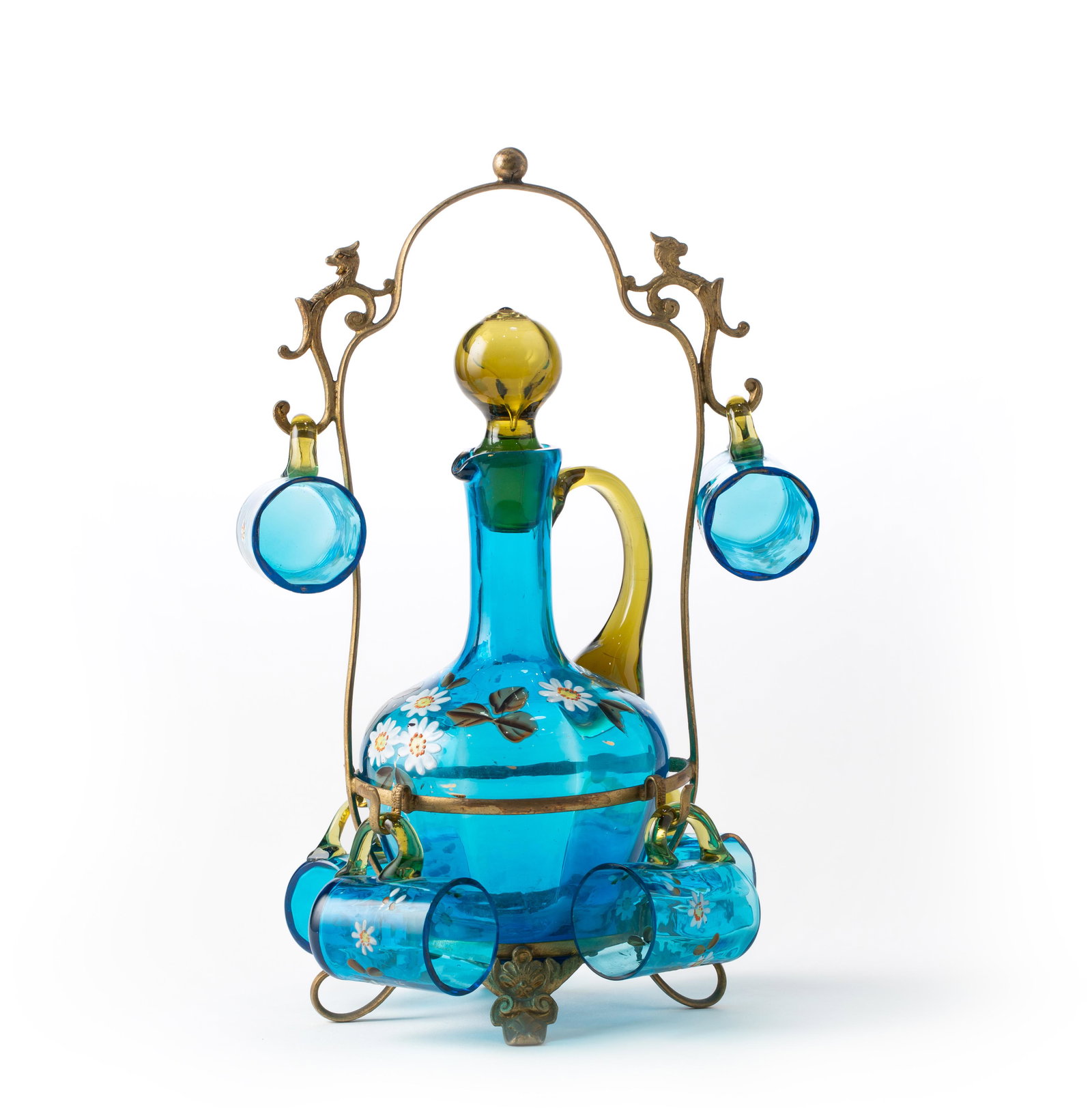 A SET OF 19TH CENTURY FRENCH GLASS DECANTER WITH SIX CUPS WITH AN ORMOLU MOUNT: A SET OF 19TH CENTURY FRENCH GLASS DECANTER WITH SIX CUPS WITH AN ORMOLU MOUNT L: 25 cm (overall)
