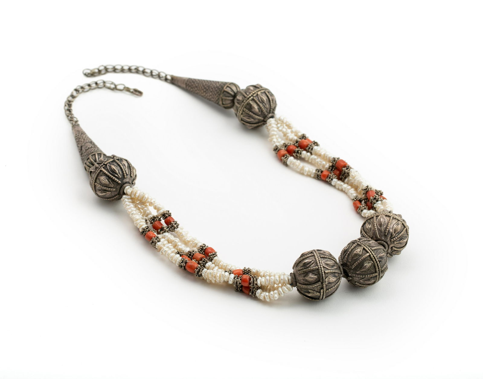 A VINTAGE YEMENI TRIBAL SILVER  NECKLACE WITH PRECIOUS STONES, PEARL  AND CORAL (1 of 1)