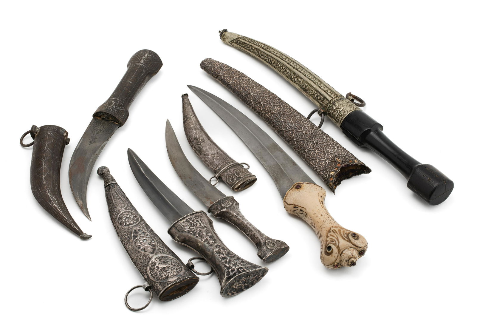 A SET OF FIVE ANTIQUE DAGGERS (KHANJAR AND  KARD) (1 of 1)