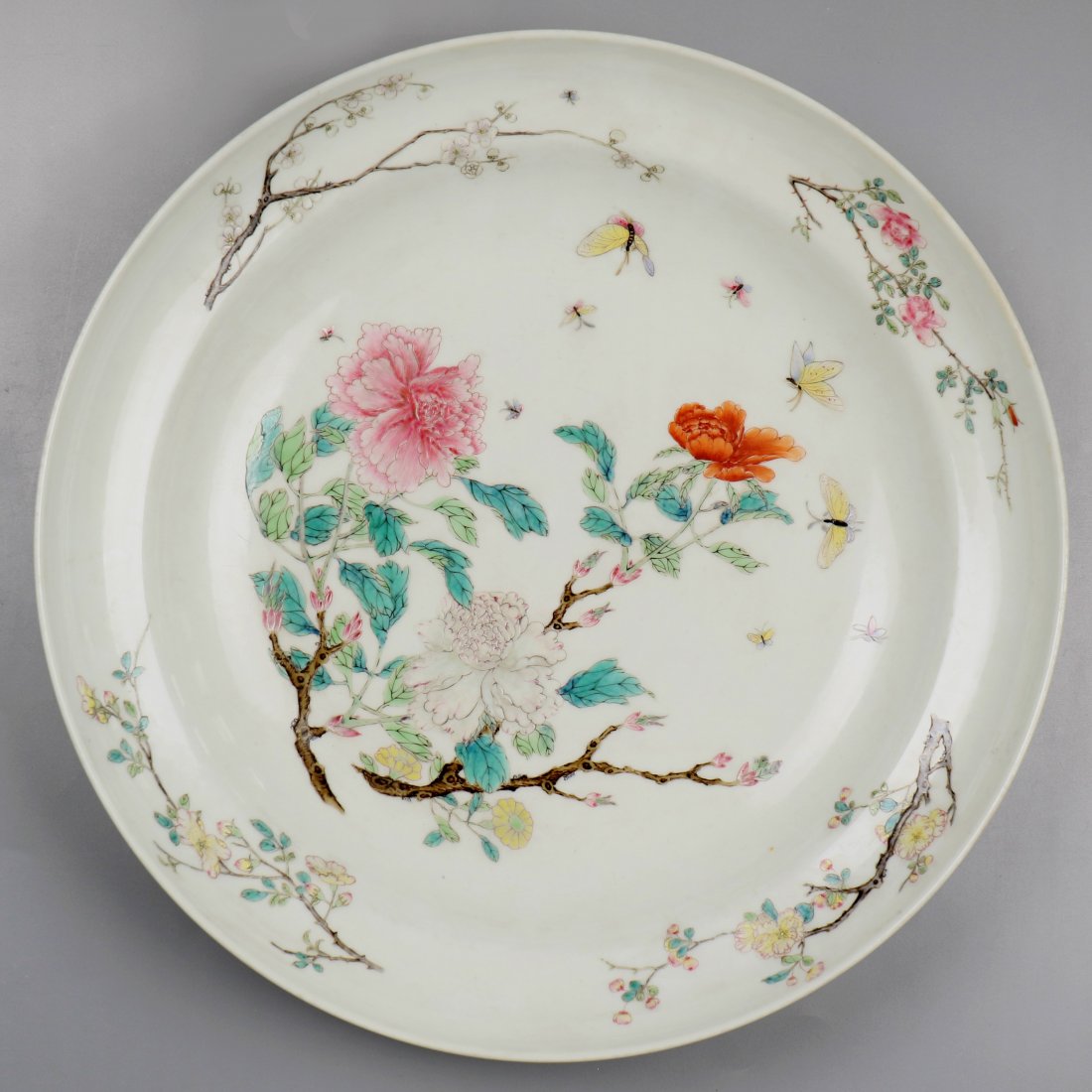 A Big Chinese Porcelain Famille Rose Deep Plate (1 of 8)
