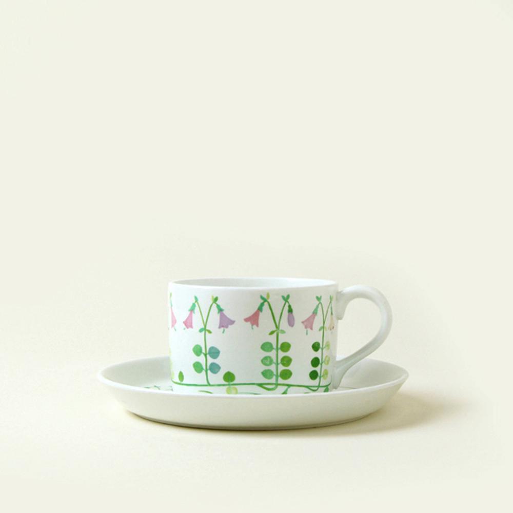 Tea cup and saucer, "Linnea", Stig Lindberg, (1 of 3)