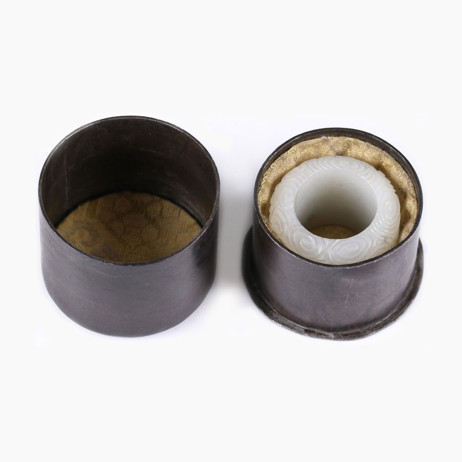 A CHINESE CARVED WHITE JADE RING WITH ORIGINAL  METAL (1 of 11)