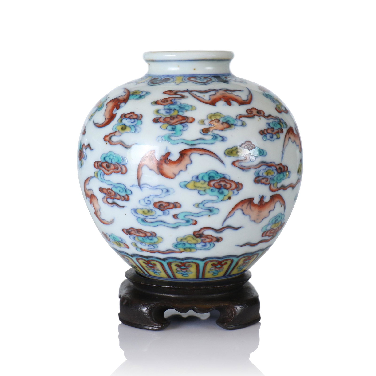 A Small Chinese Doucai Porcelain Water Pot: Height 9 ,5 cm, total height 11 ,5 cm including stand.
