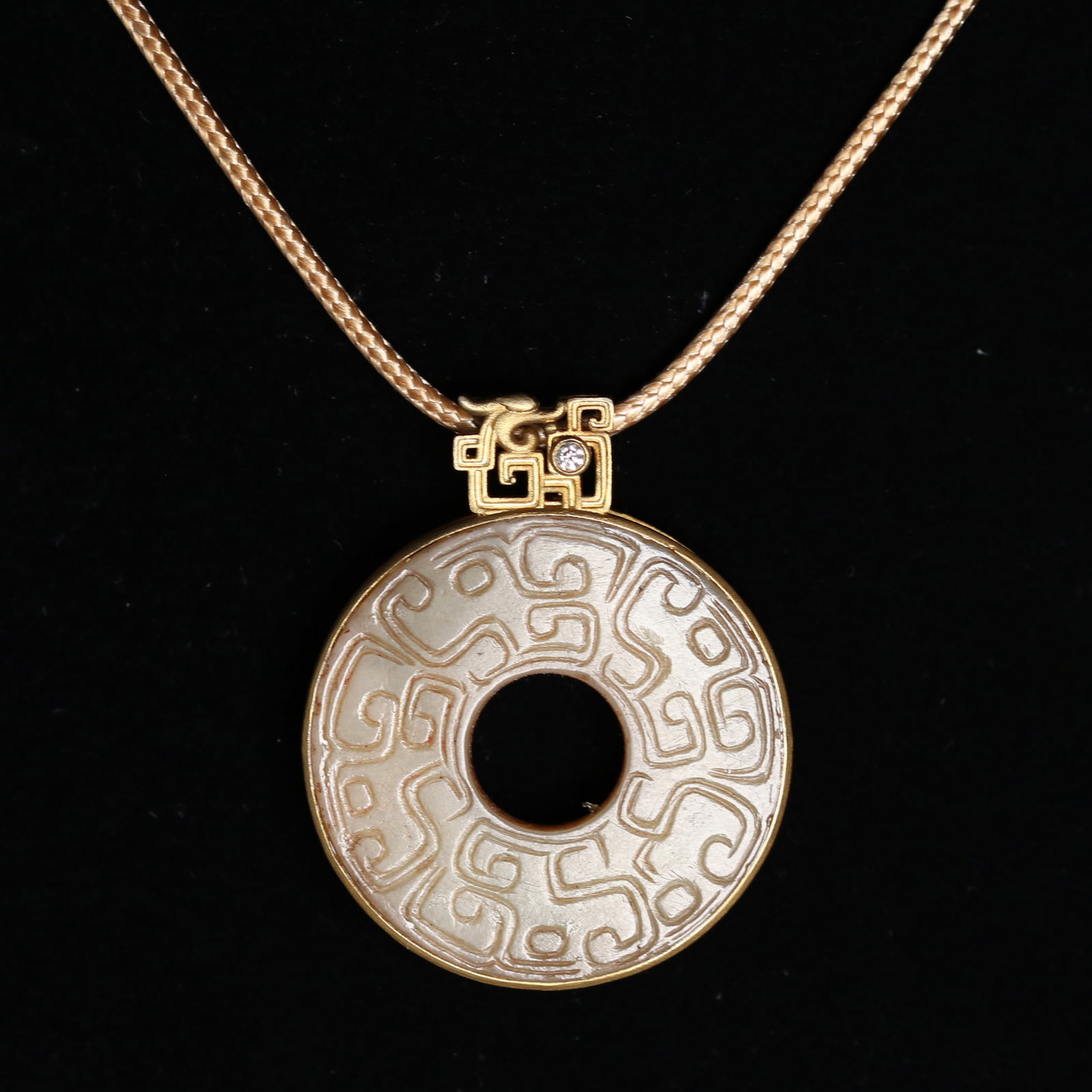 Chinese Jade Pendant Inlaid With Natural Diamond