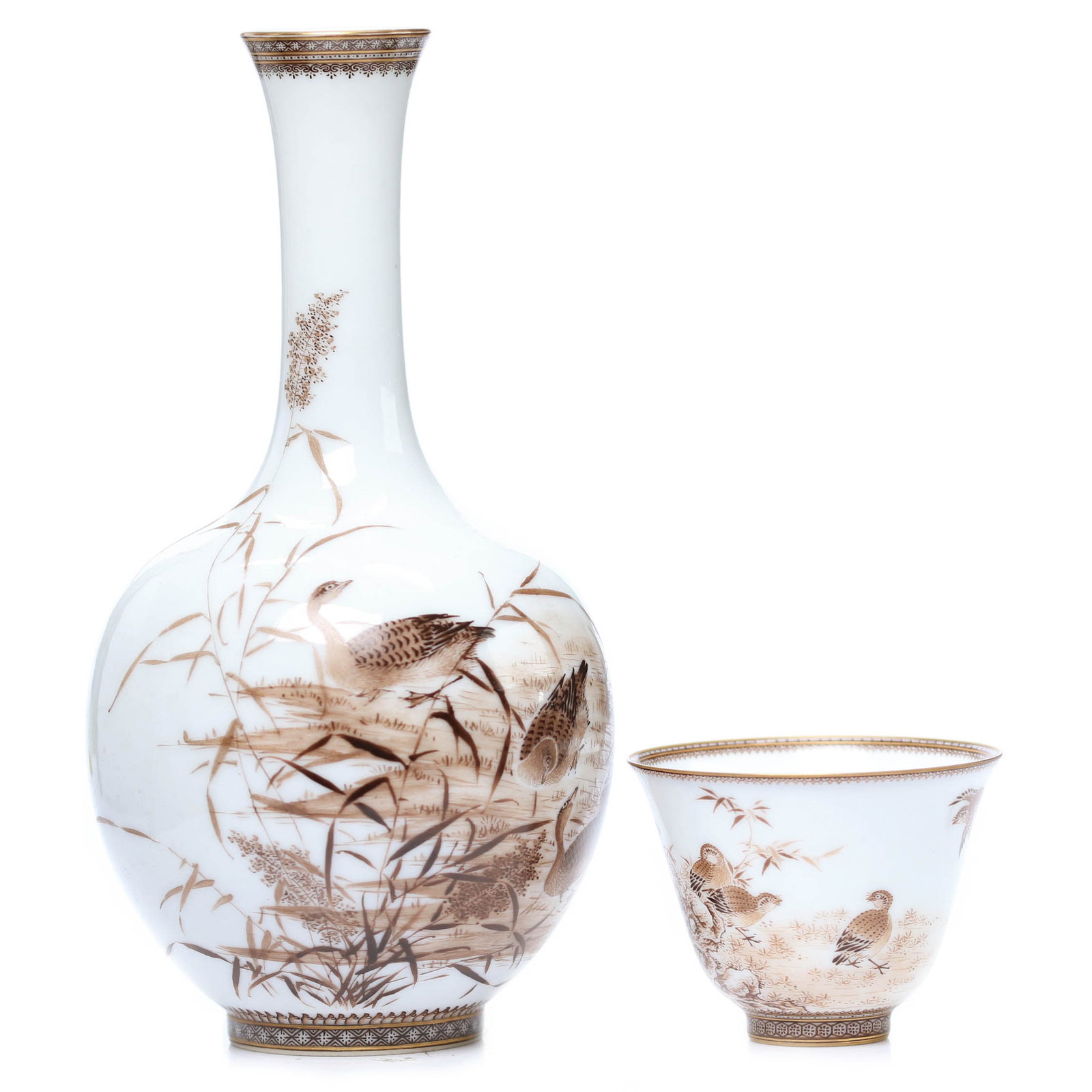 Chinese Famille Rose Porcelain Vase And Cup: H 16,5 resp 4,5 cm.