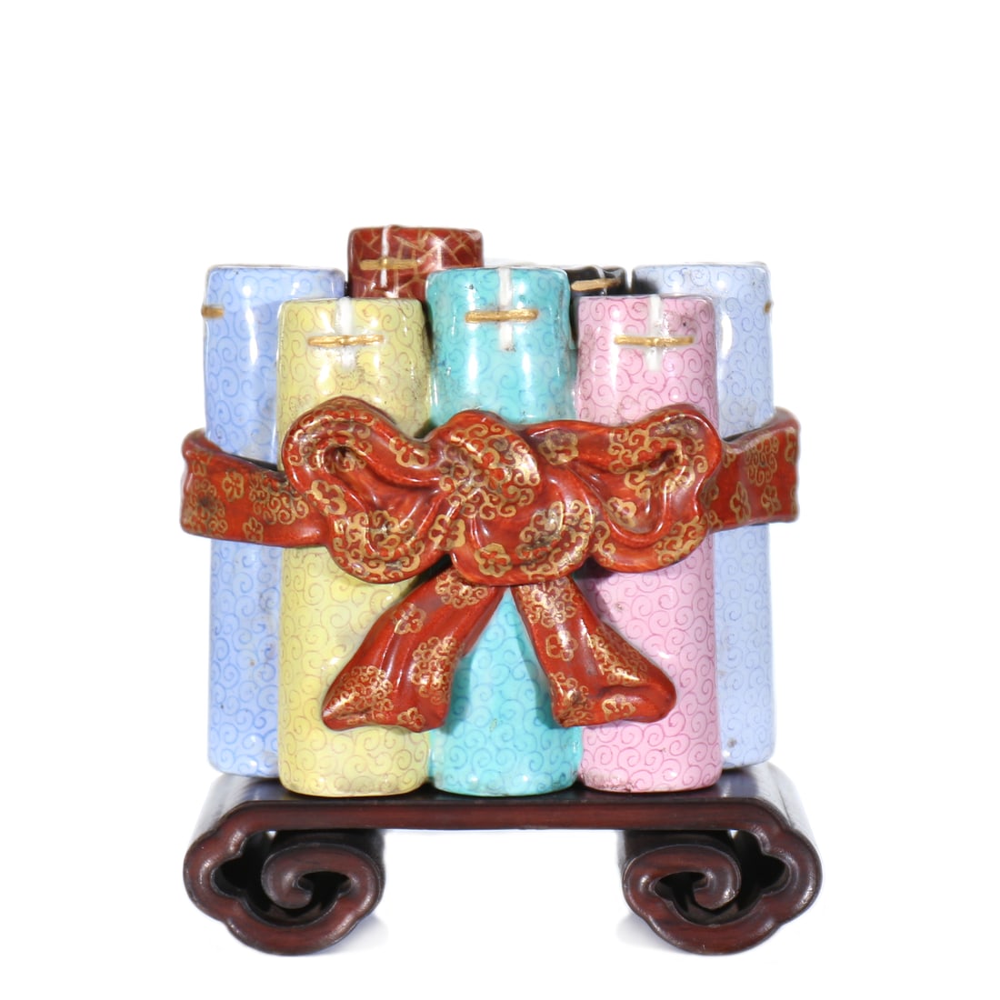 Chinese Famille-Rose Porcelain Box With Stand: 10 x 7.5 x 8.7 cm, 11 cm including stand.