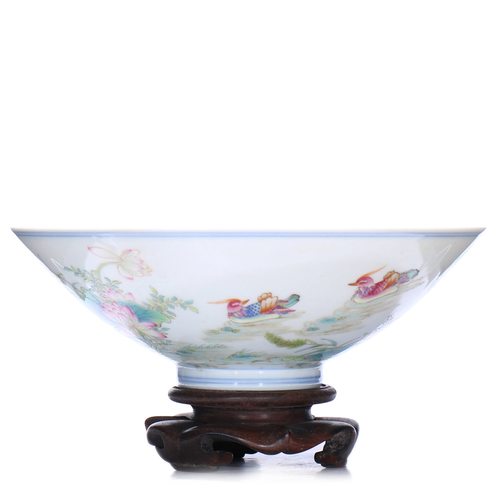 A Chinese Famille-Rose Porcelain Bowl With Stand: H 5.5 cm, D 16.5 cm, height including accessories 8.5 cm.