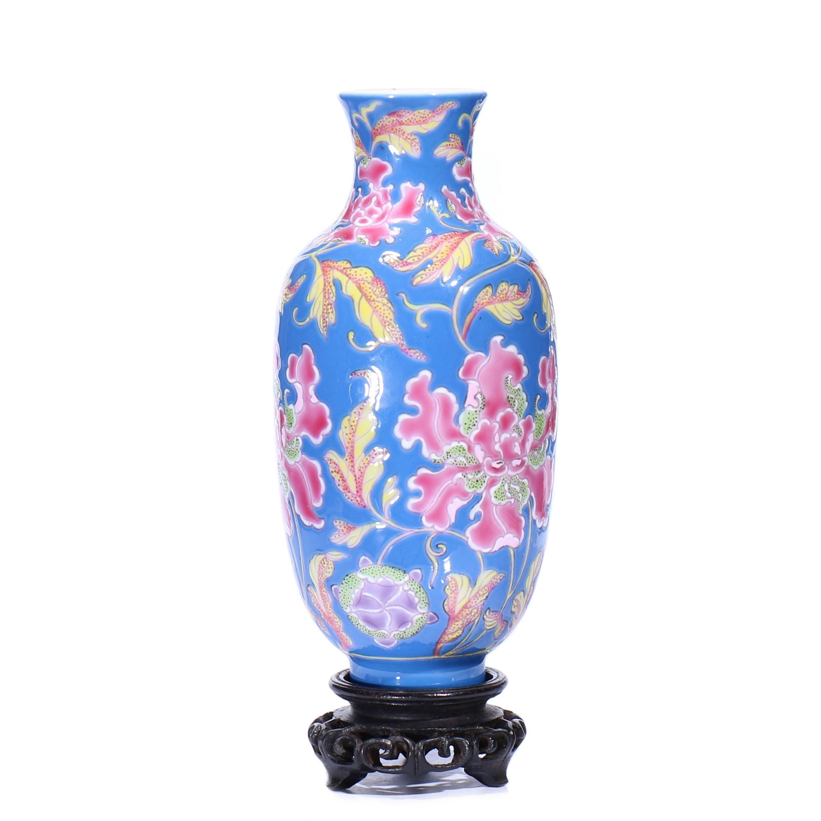 A Chinese Enamel Porcelain Vase With Stand: H 13 cm, height including accessories 15 cm.