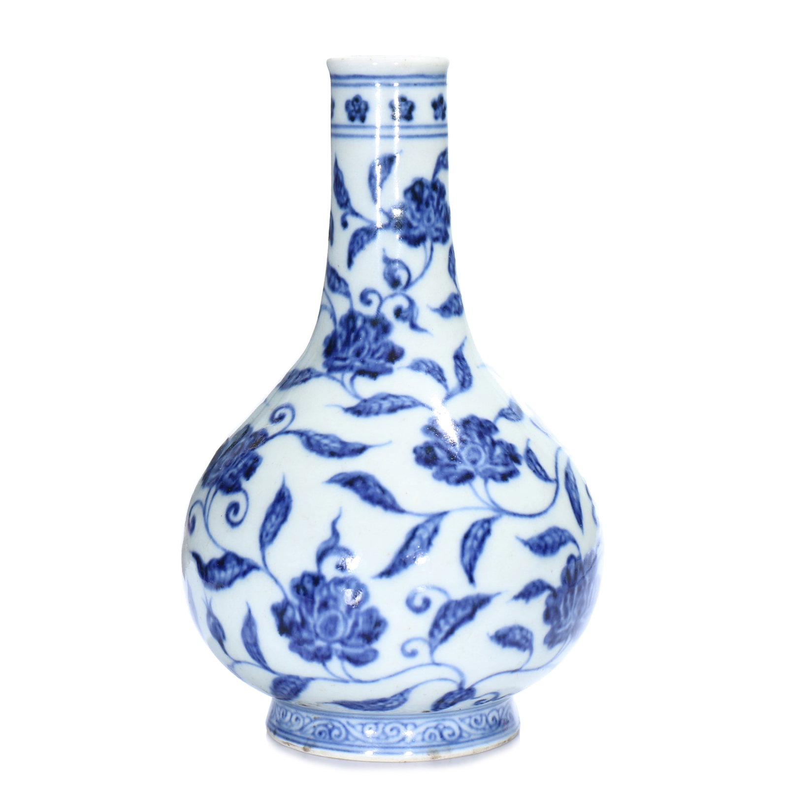 A Chinese Blue And White Glazed Porcelain Vase: H 18 cm