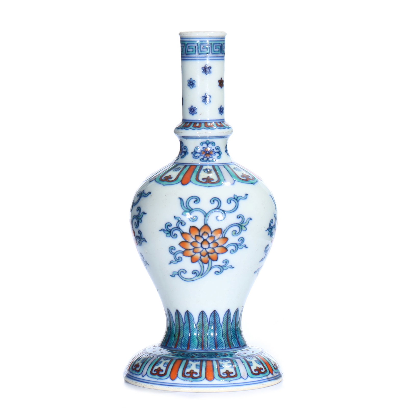 A Chinese Dou Cai Porcelain Vase: H 19 cm