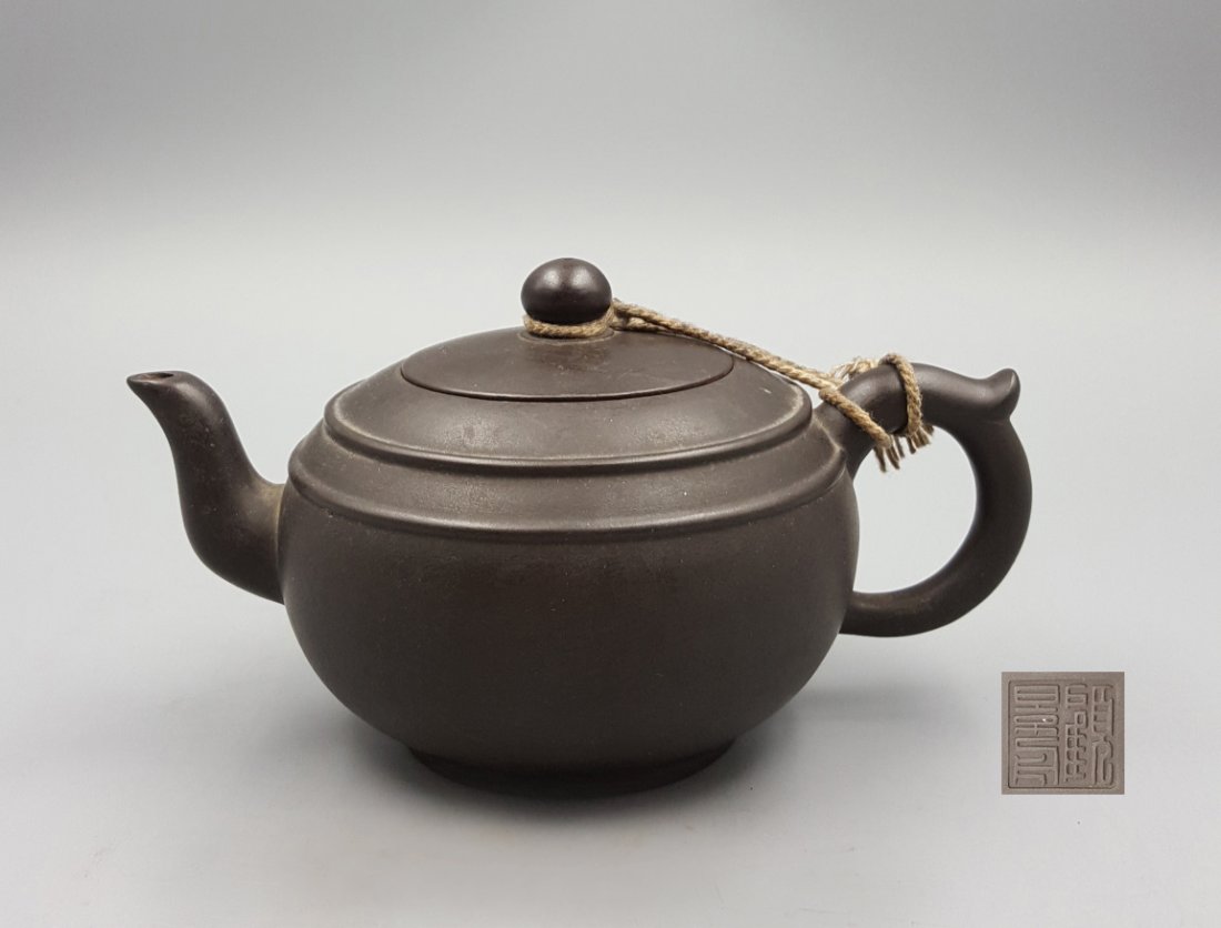 Chinese Yixing Clay Tea Pot By Gu Jingzhou (1 of 5)