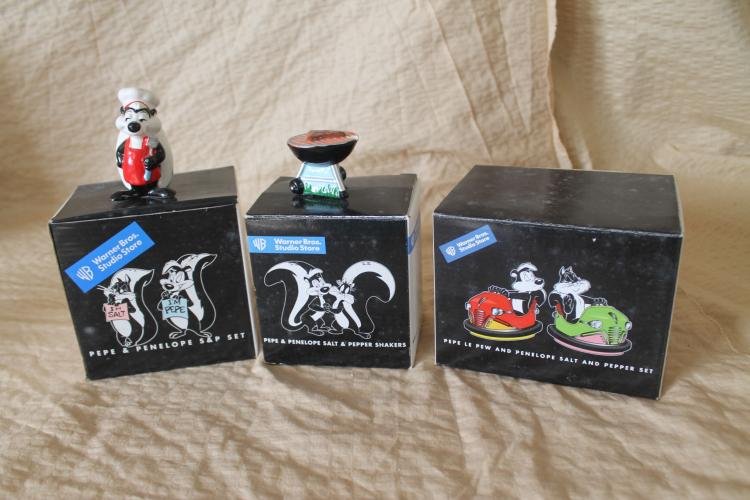 Lot of Pepe Lepew shakers: "Salt and Pepe" Salt & Pepper shapers. See pictures.